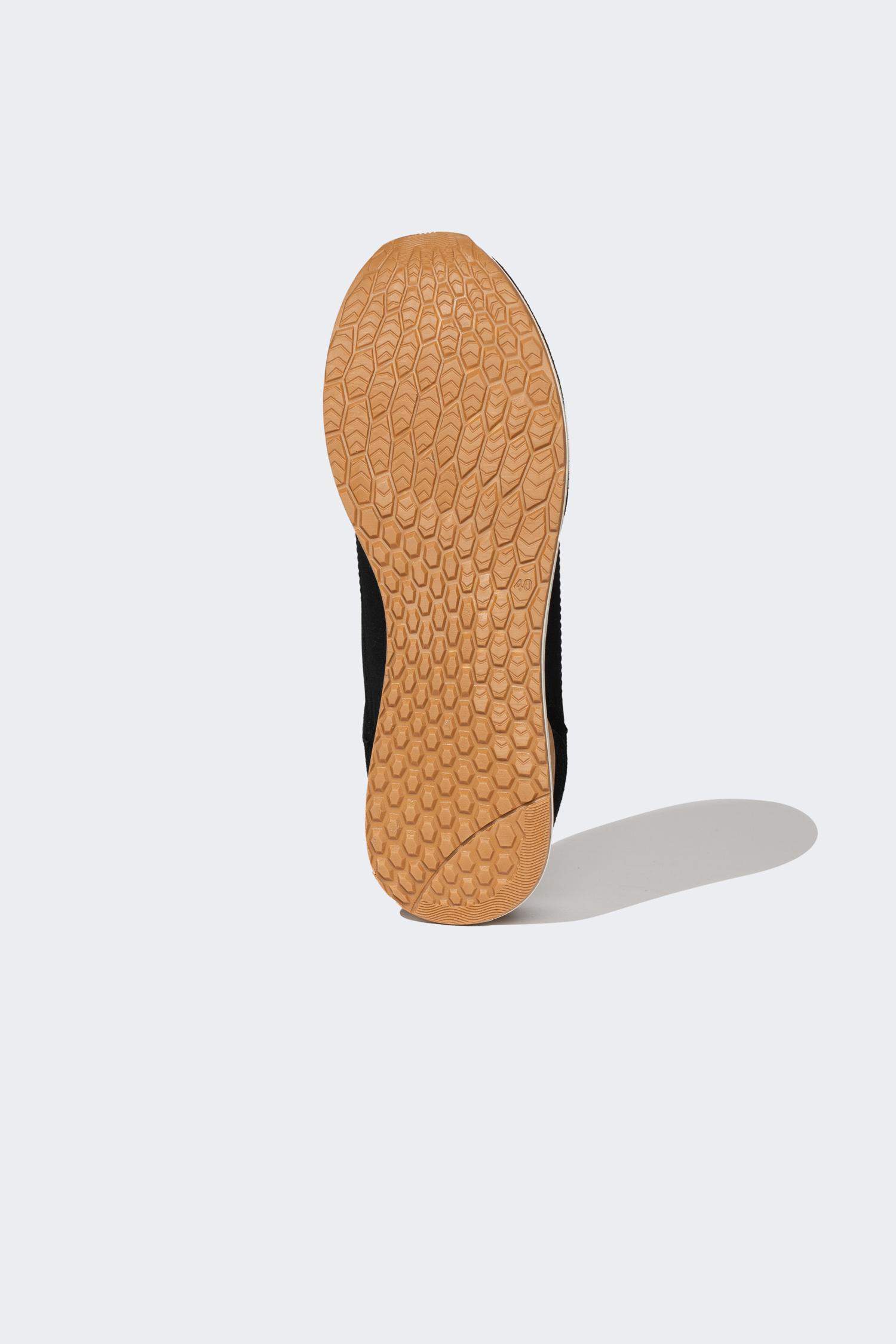 Woman Flat Sole Sneaker