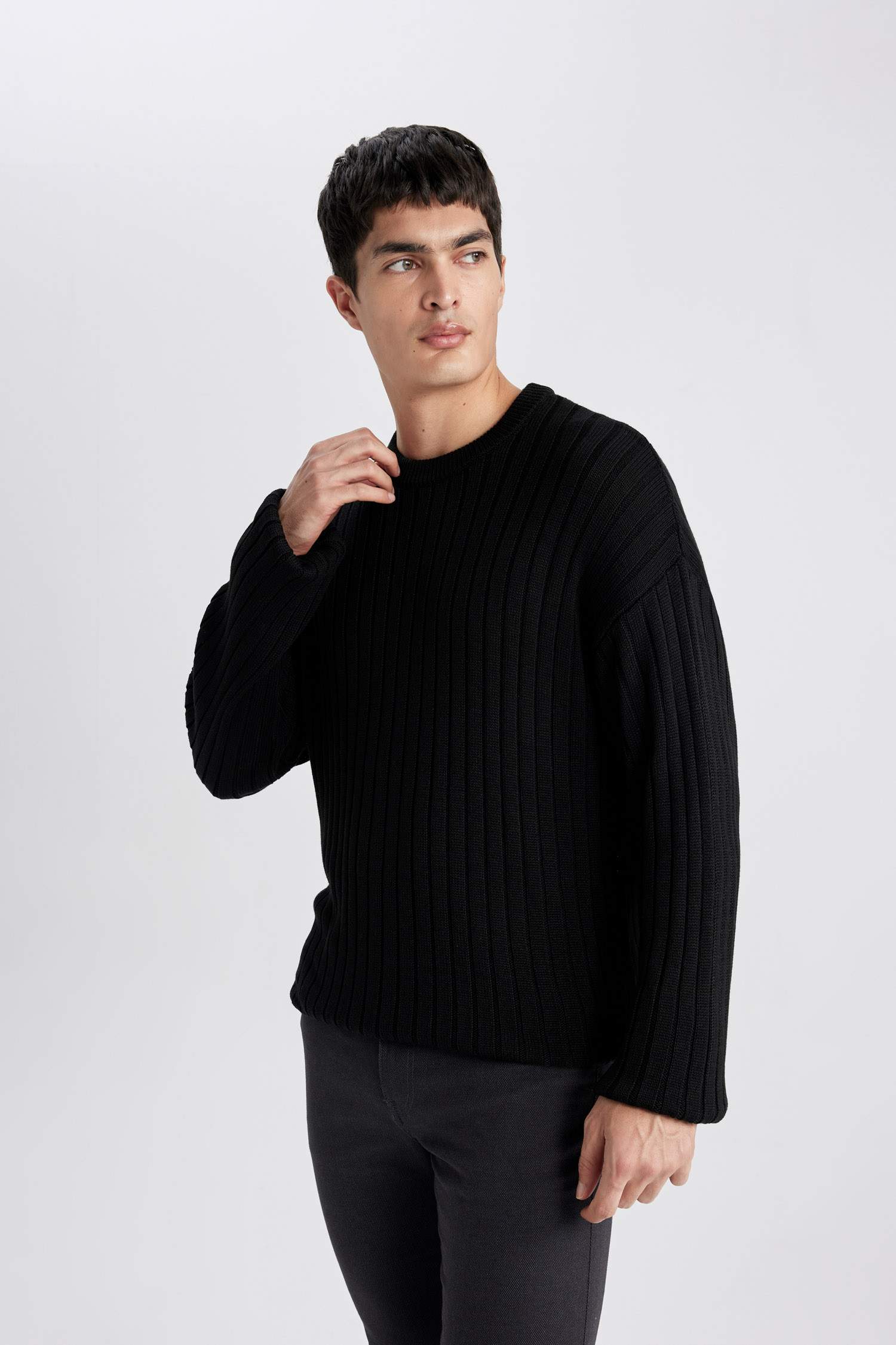 بلوز صوف قصة مريحة بياخة مستديرة