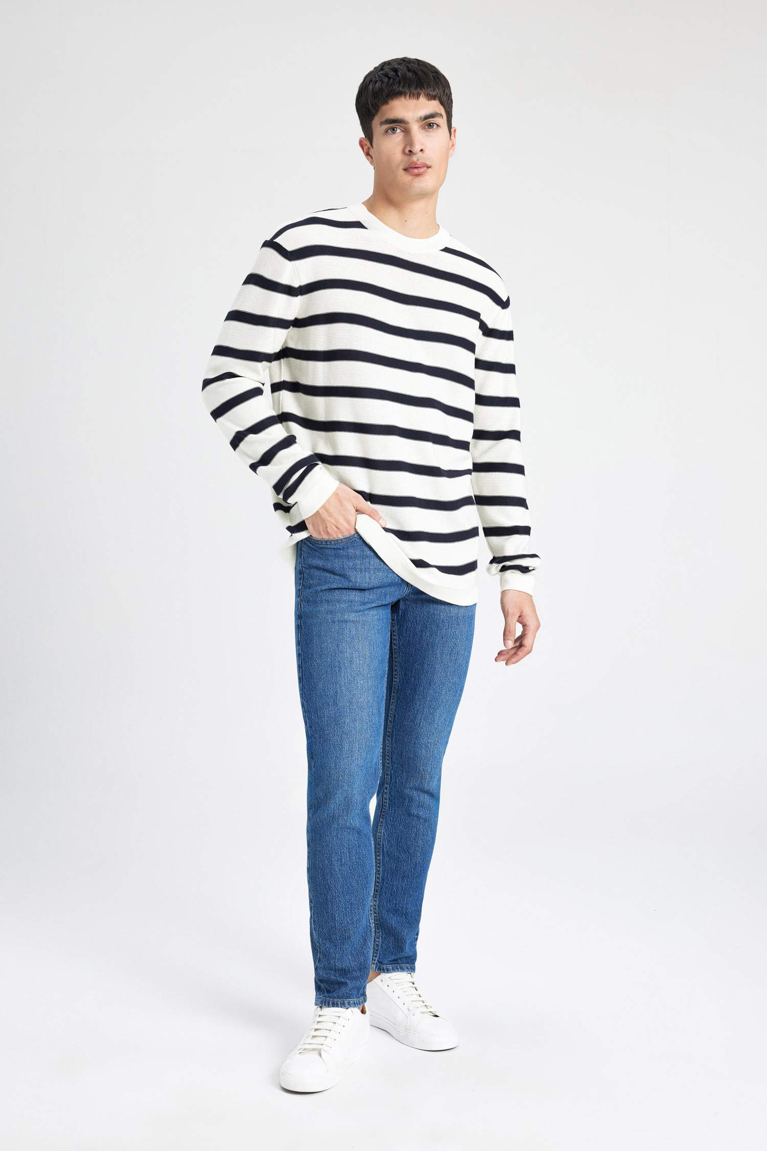 Standart Fit Normal Kesim Bisiklet Yaka Triko Çizgili Kazak