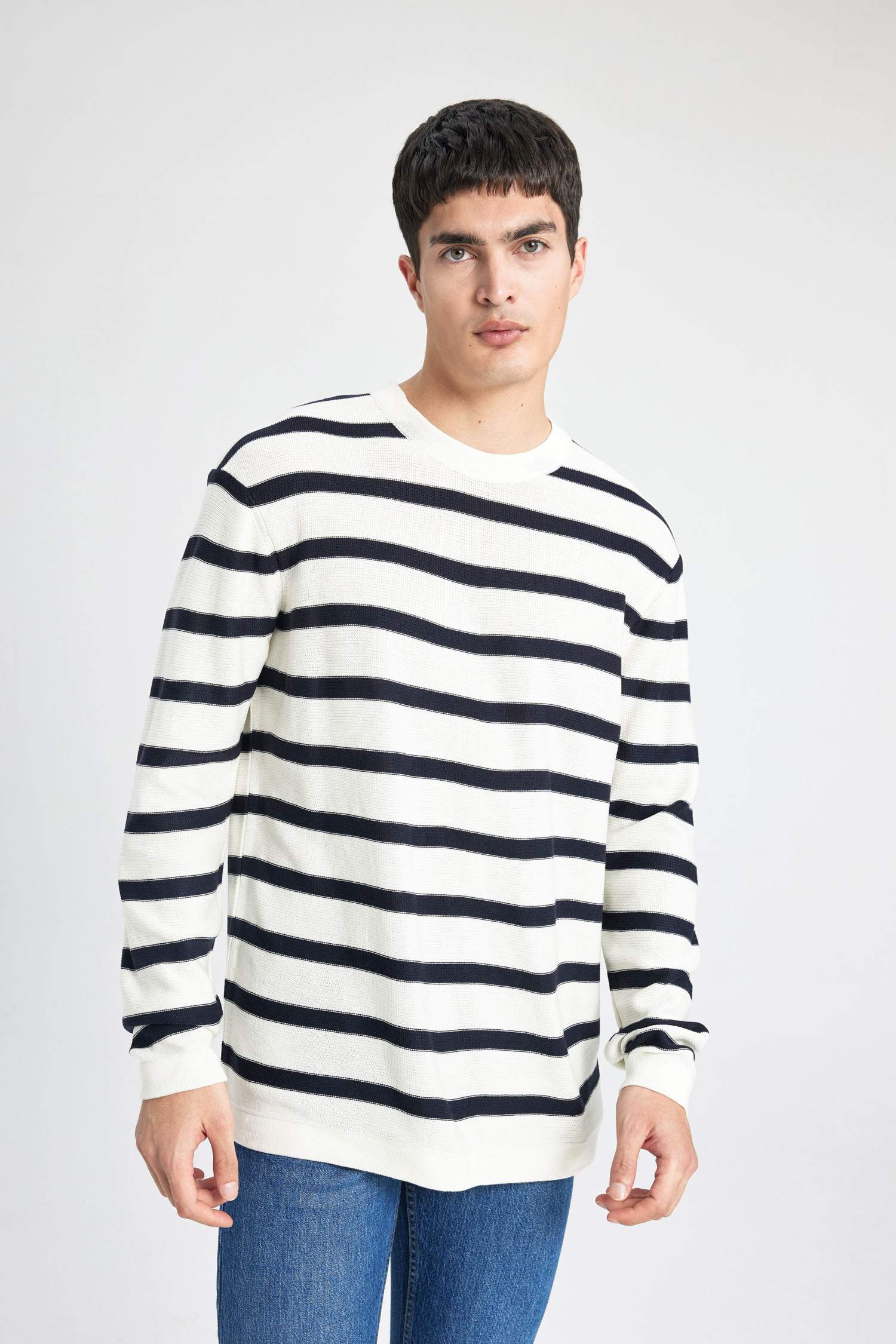 Standart Fit Normal Kesim Bisiklet Yaka Triko Çizgili Kazak