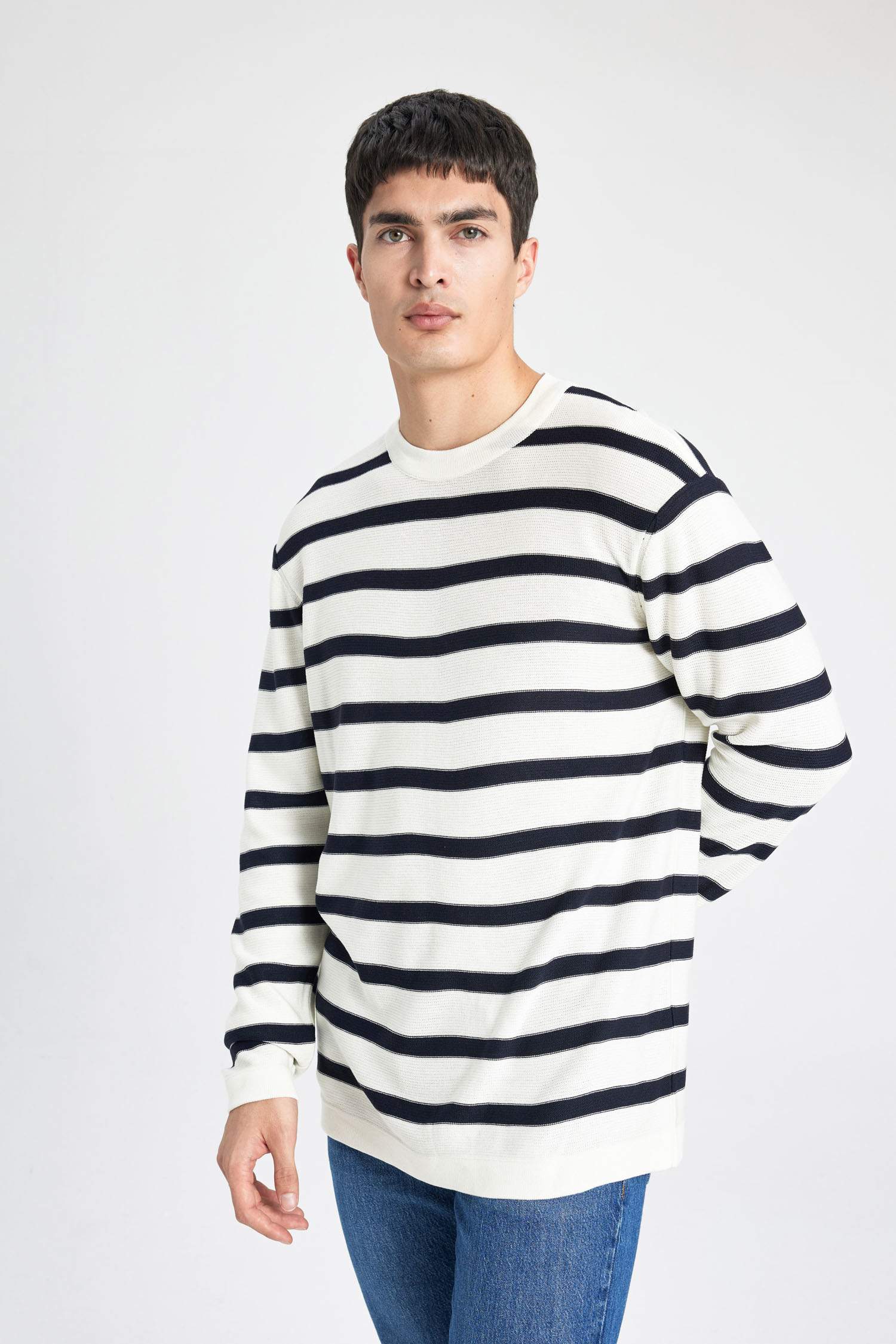 Standart Fit Normal Kesim Bisiklet Yaka Triko Çizgili Kazak