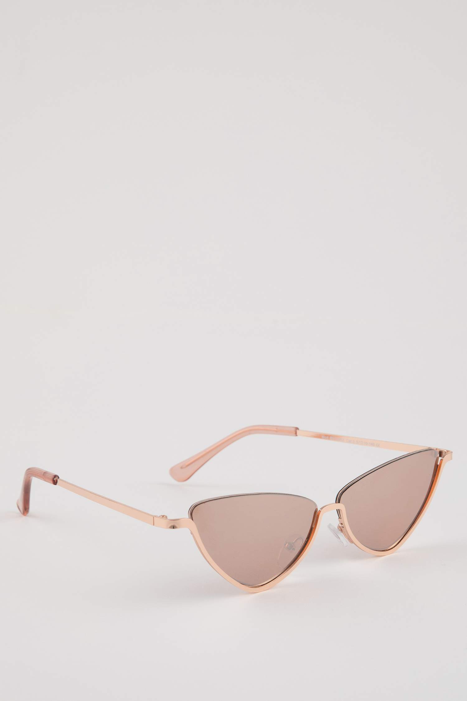 نظارة شمسية نسائية على شكل عين القطة