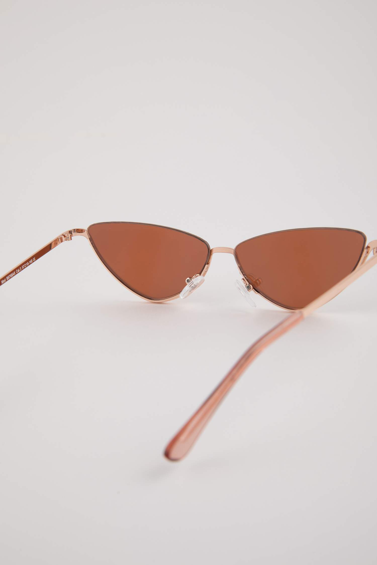 نظارة شمسية نسائية على شكل عين القطة