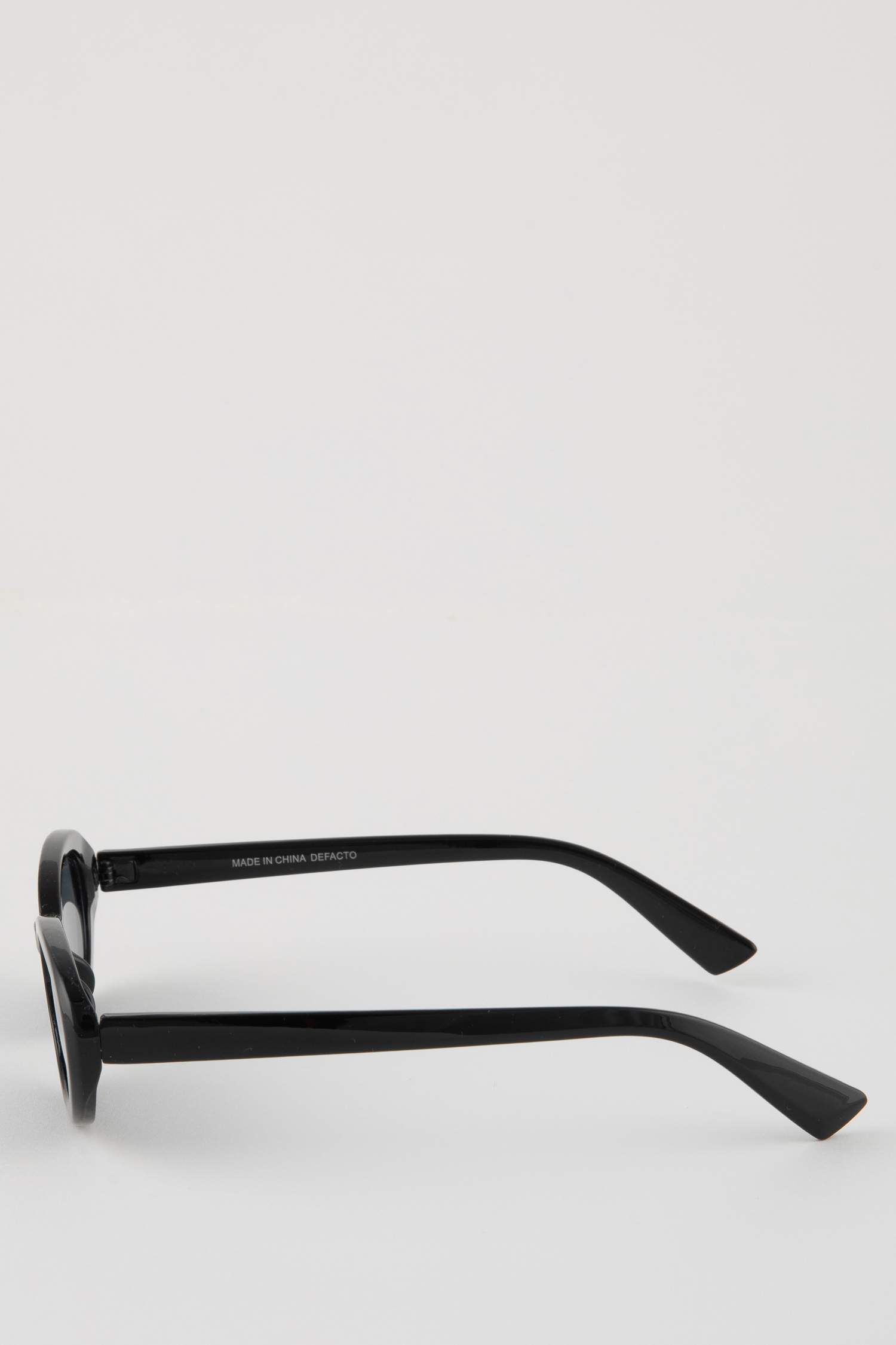 Woman Oval Plastic Sunglasses