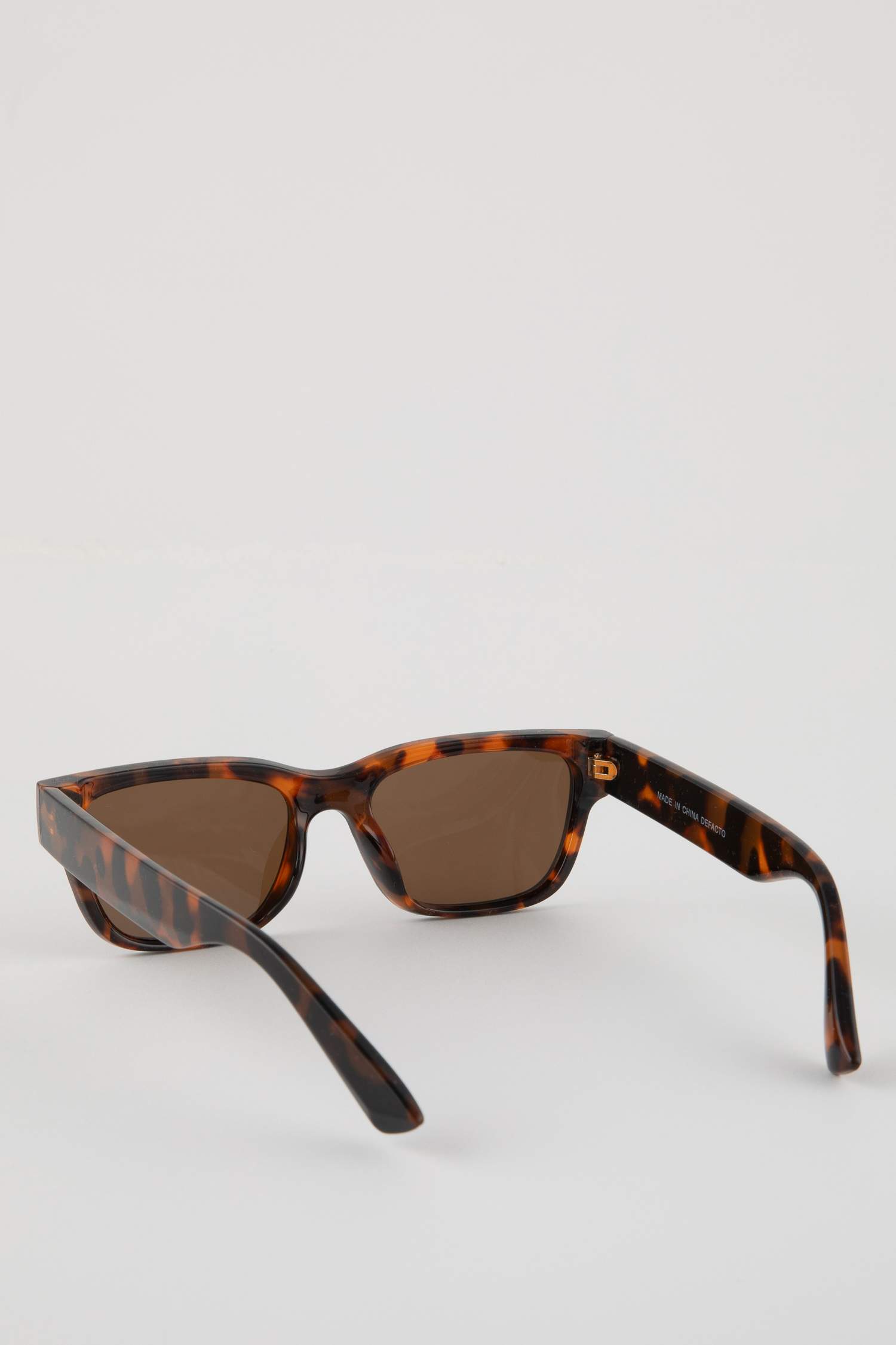 Woman Rectangular Plastic Sunglasses
