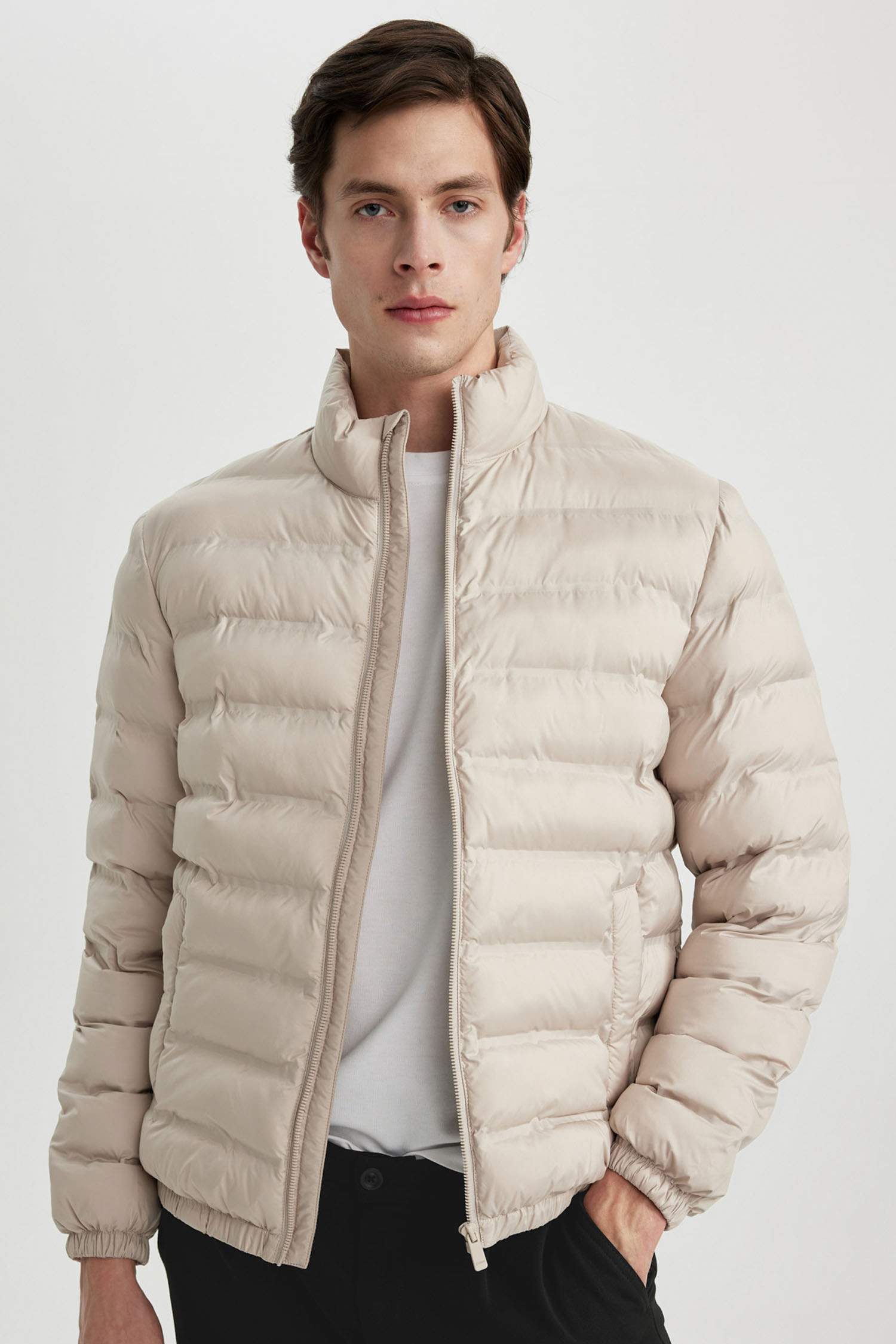 Slim Fit Mevsimlik Şişme Mont Dar Kesim Dik Yaka Fermuarlı Cepli