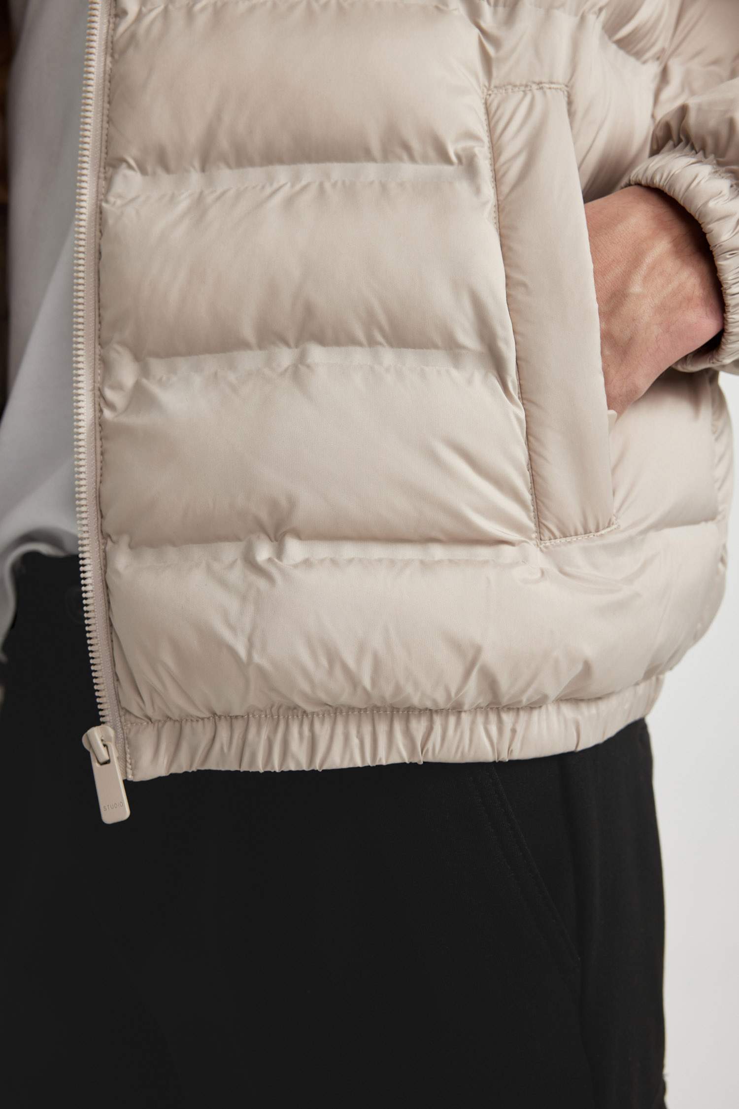 Slim Fit Mevsimlik Şişme Mont Dar Kesim Dik Yaka Fermuarlı Cepli