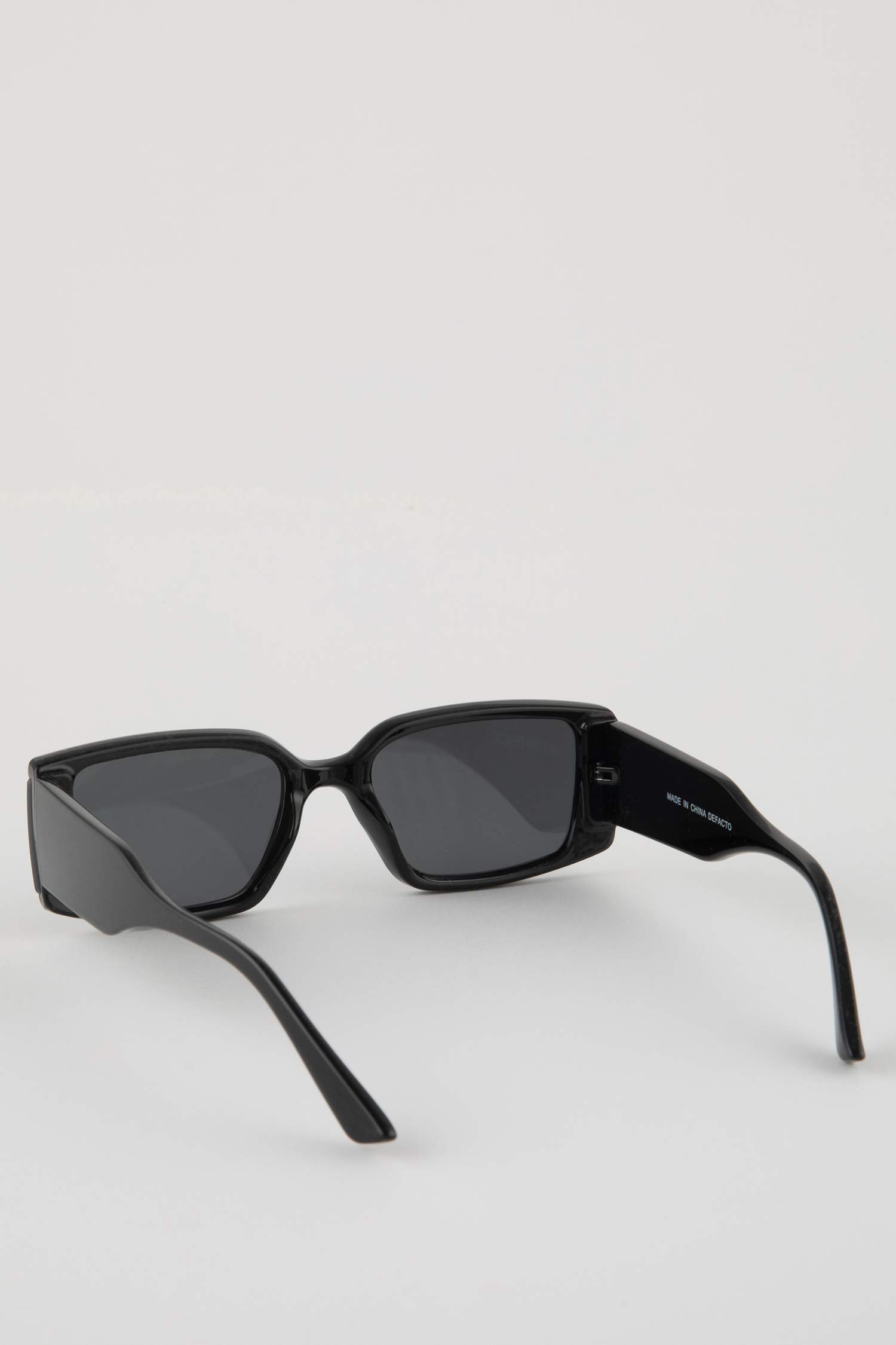 نظارة شمسية نسائية مستطيلة