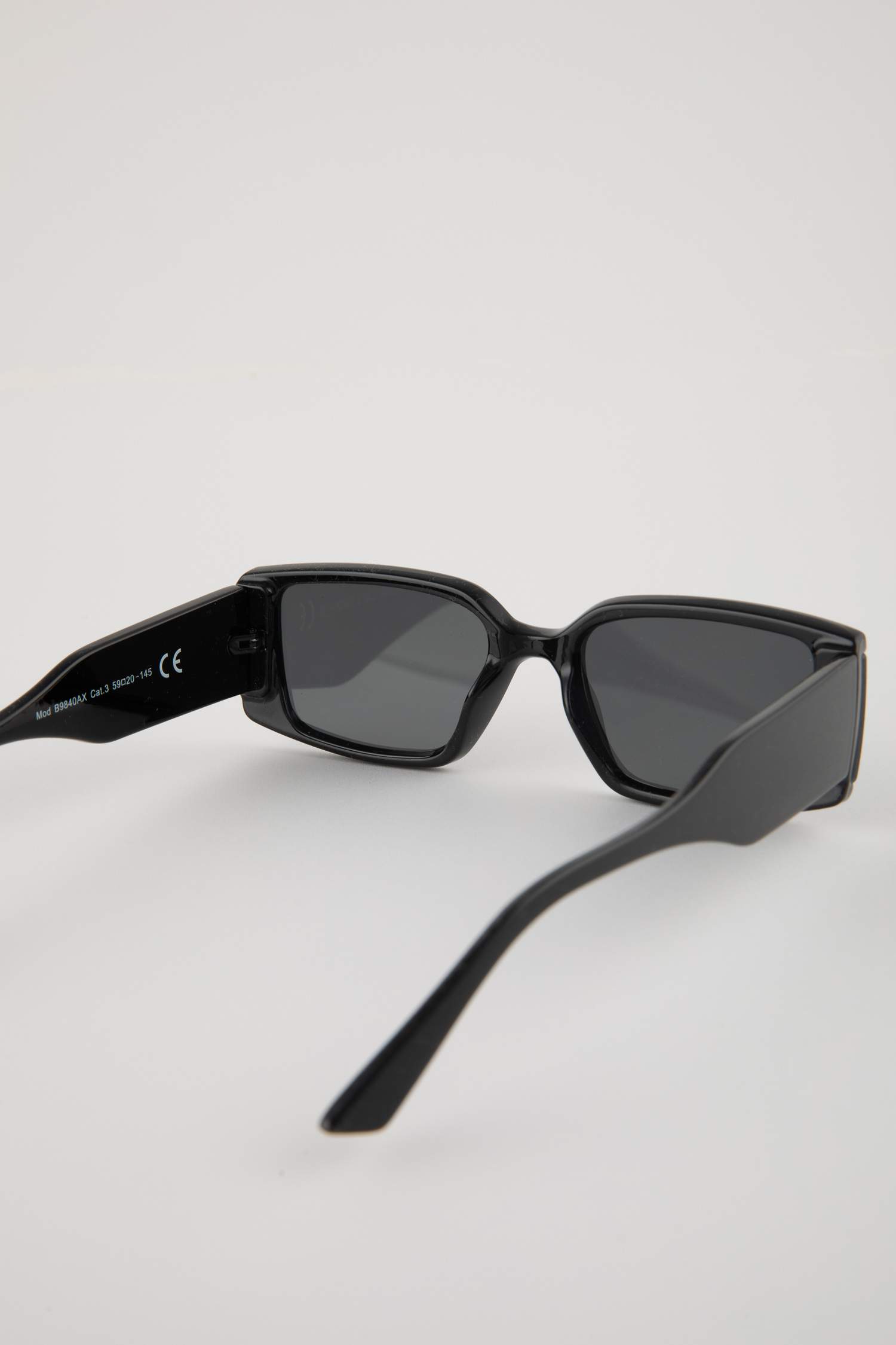 نظارة شمسية نسائية مستطيلة