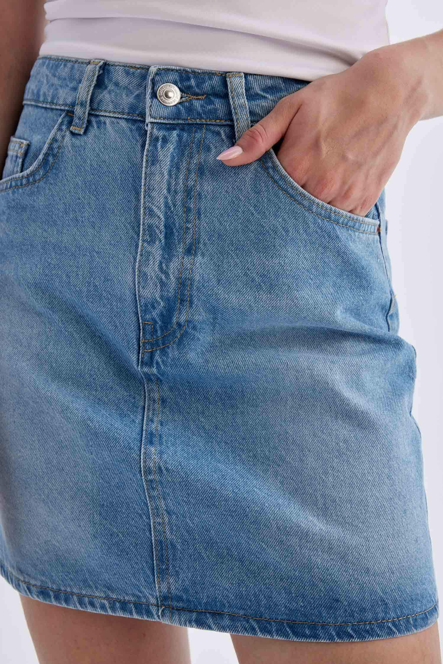 Mini Jupe Jean coupe régulière