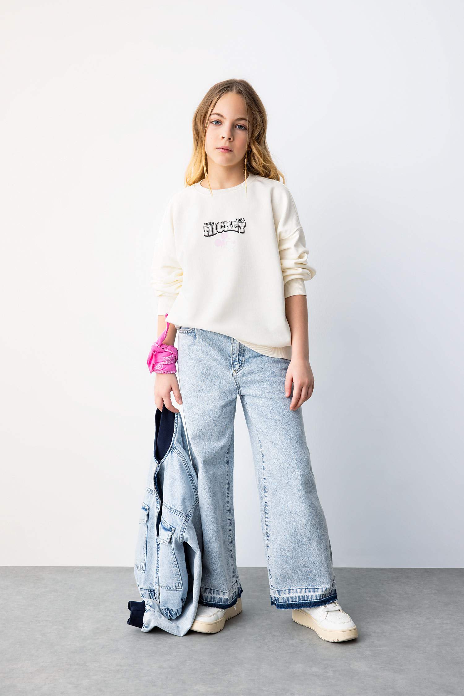 سويت شيرت بناتي اوفر سايز من ديزني ميكي وميني