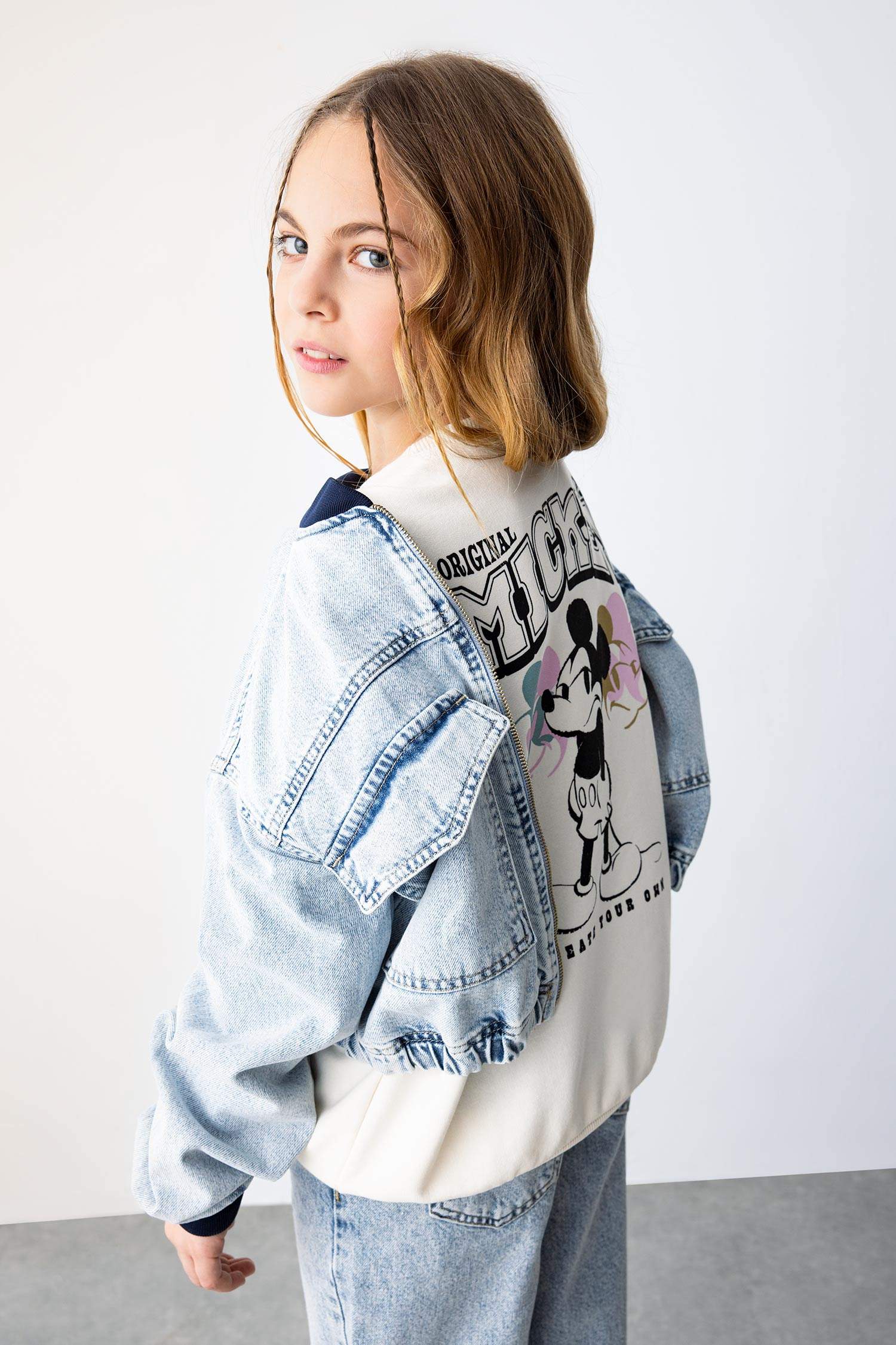 سويت شيرت بناتي اوفر سايز من ديزني ميكي وميني