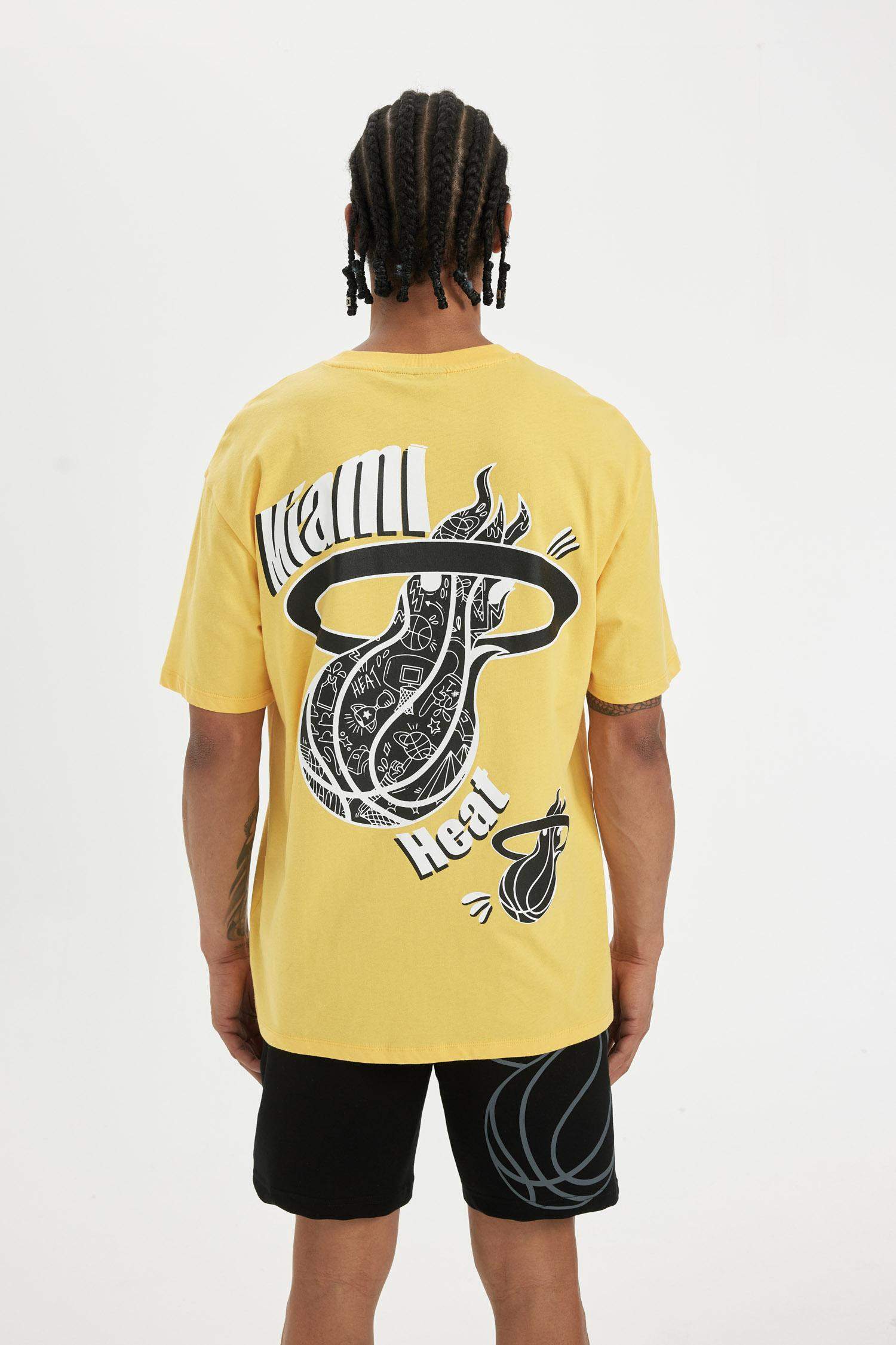 تيشيرت أوفر سايز برقبة مستديرة من ميامي هيت DeFactoFit