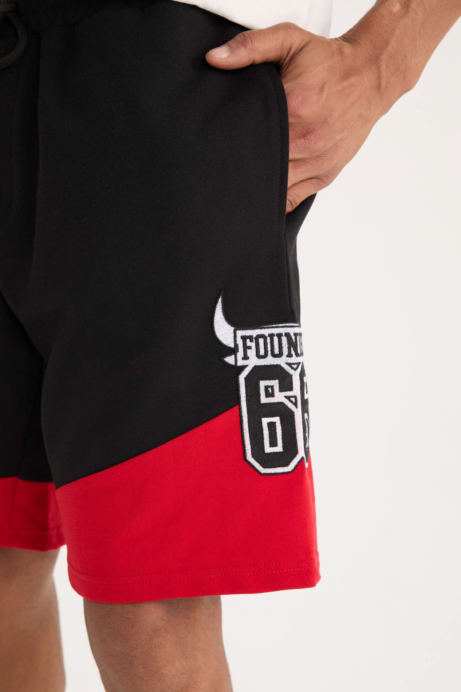 DeFactoFit NBA Chicago Bulls Standard Fit Shorts