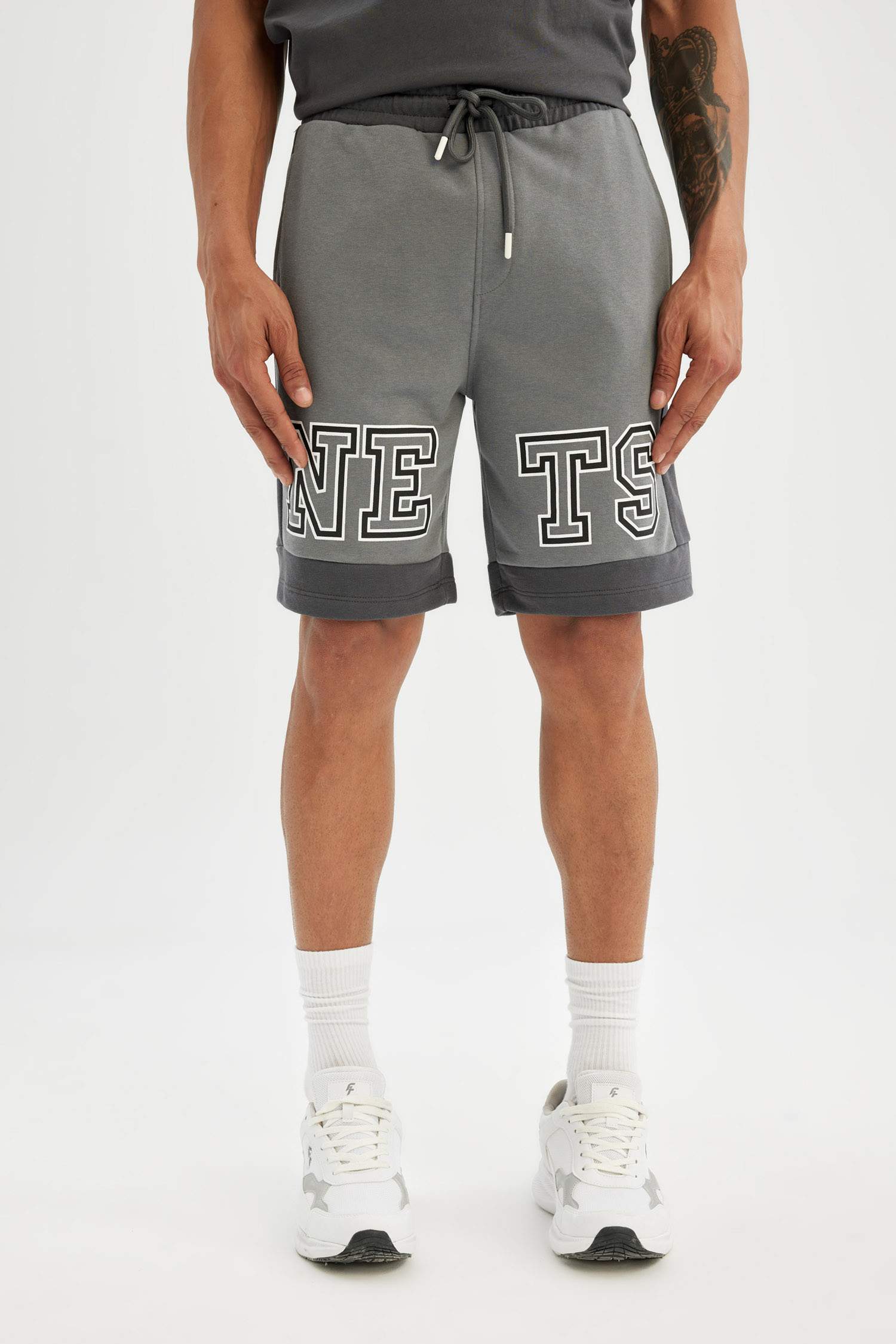 DeFactoFit NBA Brooklyn Nets Standard Fit Crop Shorts