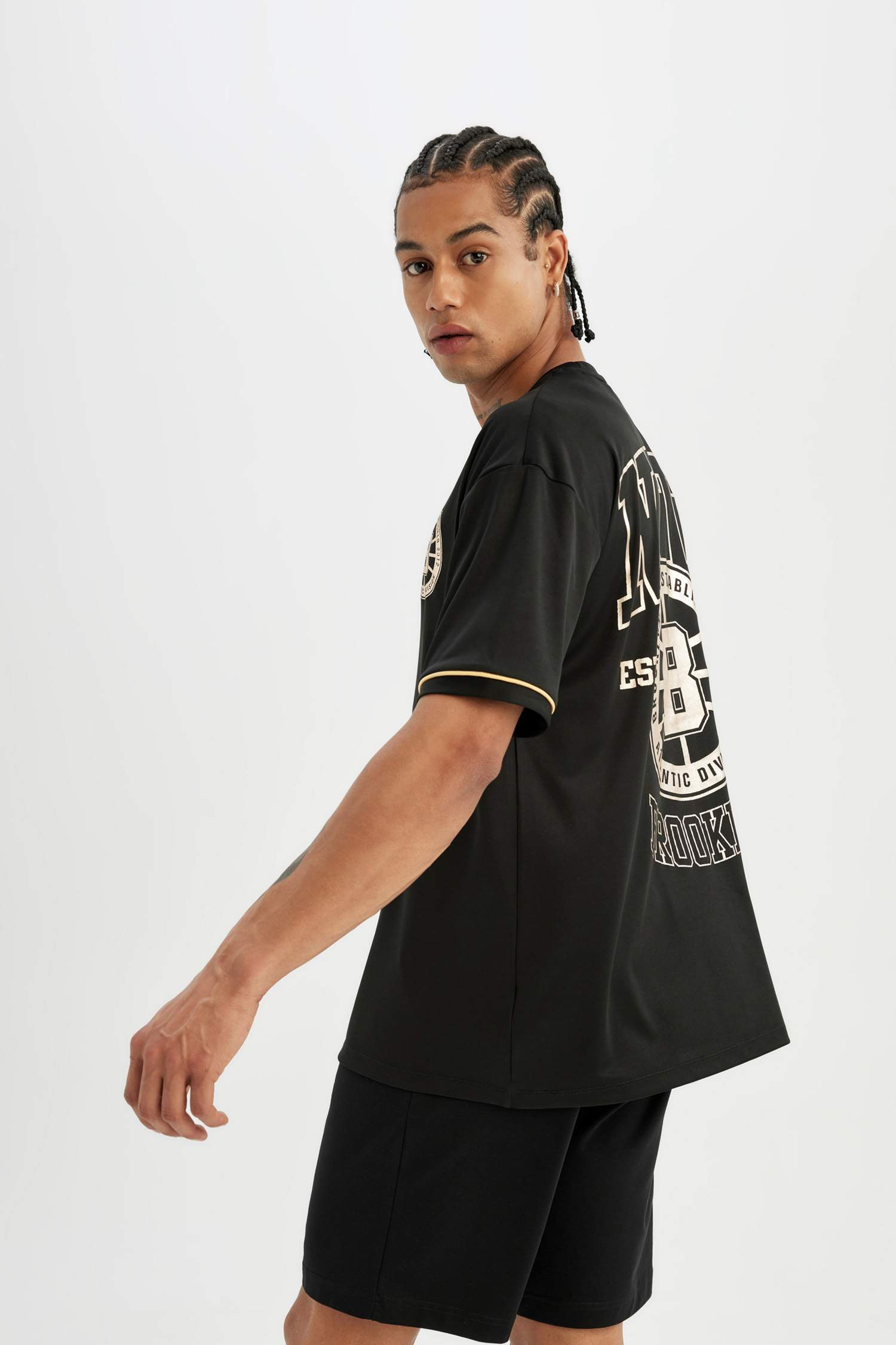 تي شيرت أوفر سايز برقبة مستديرة من NBA Brooklyn Nets