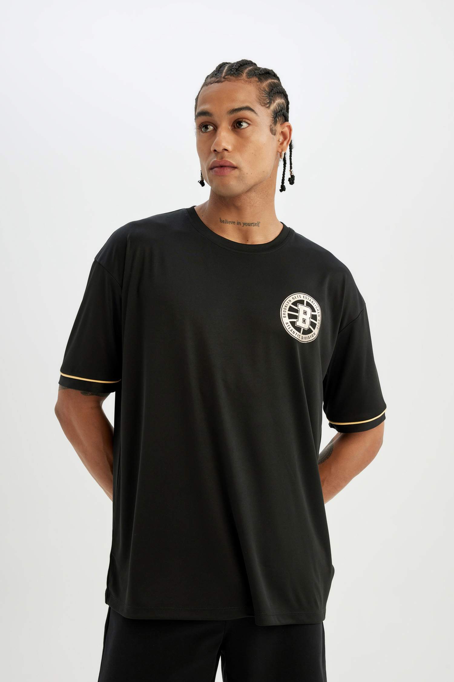 تي شيرت أوفر سايز برقبة مستديرة من NBA Brooklyn Nets