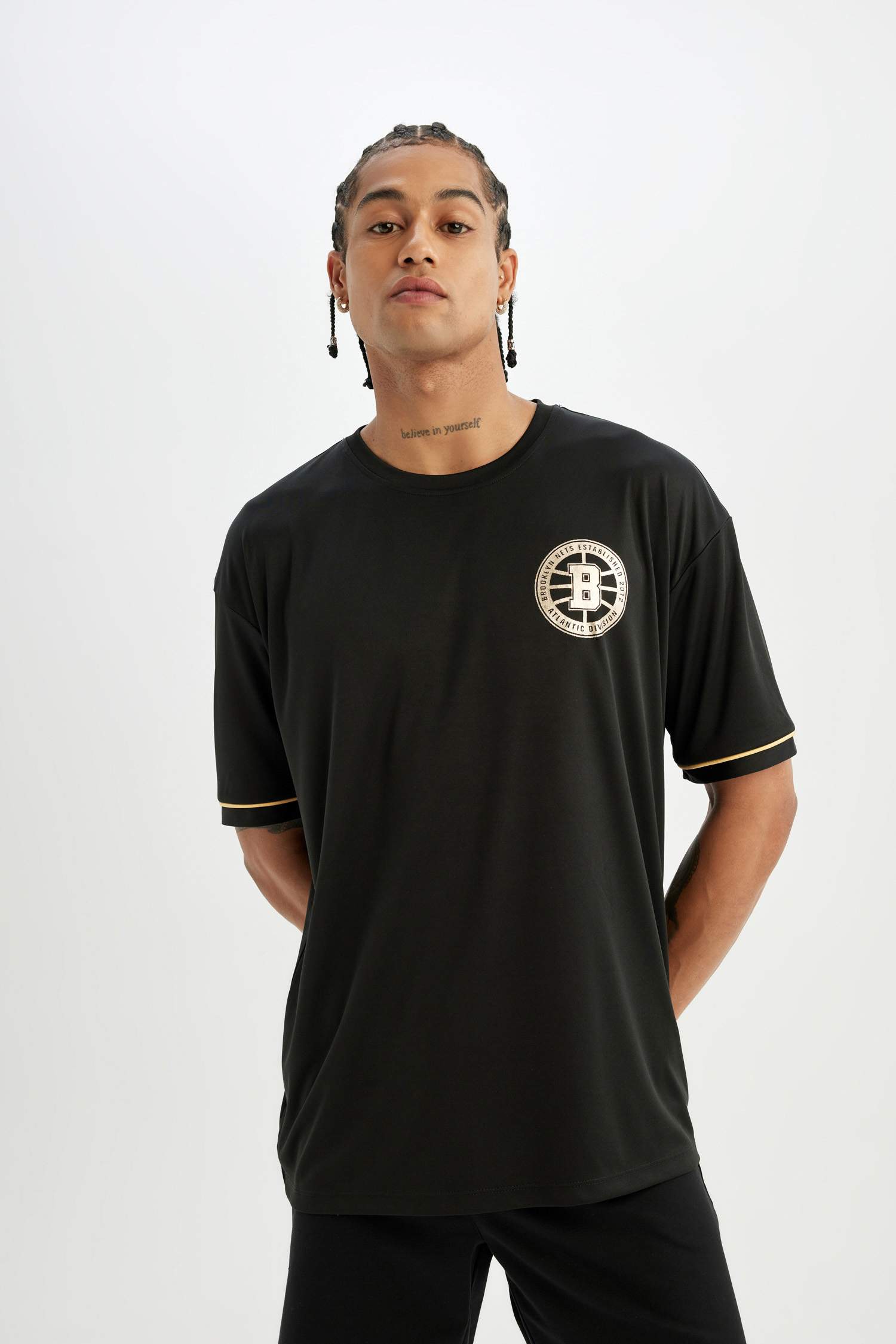 تي شيرت أوفر سايز برقبة مستديرة من NBA Brooklyn Nets