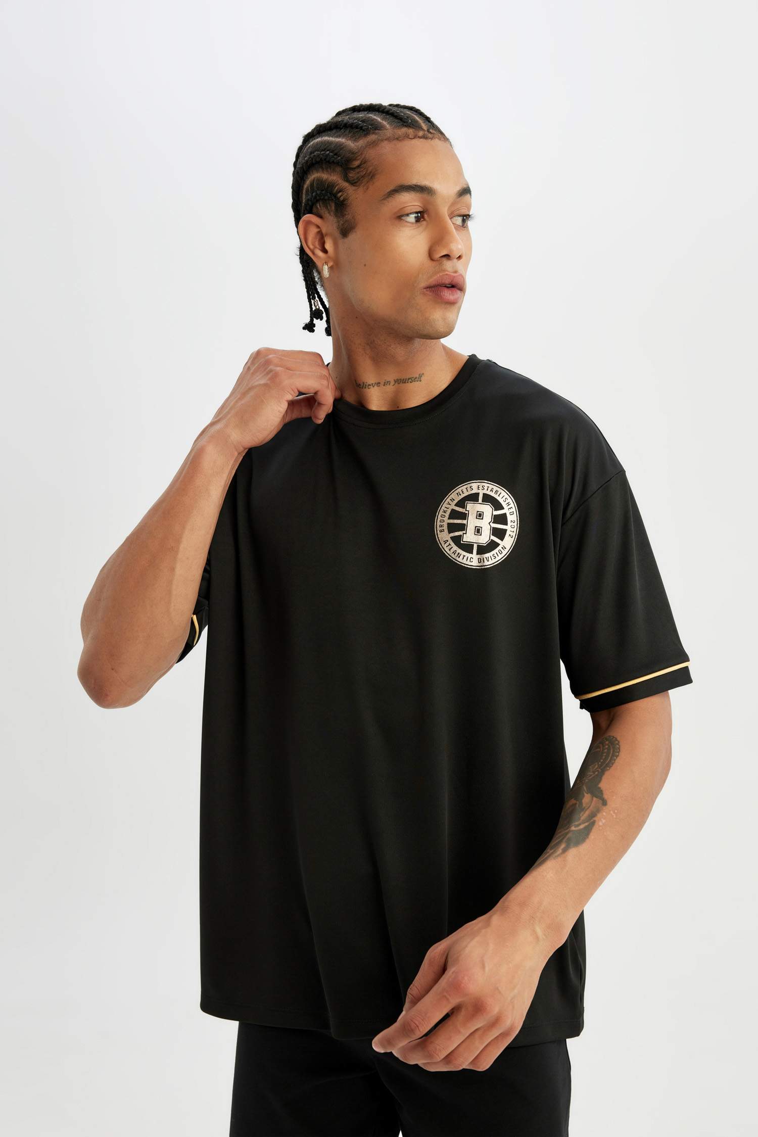 تي شيرت أوفر سايز برقبة مستديرة من NBA Brooklyn Nets