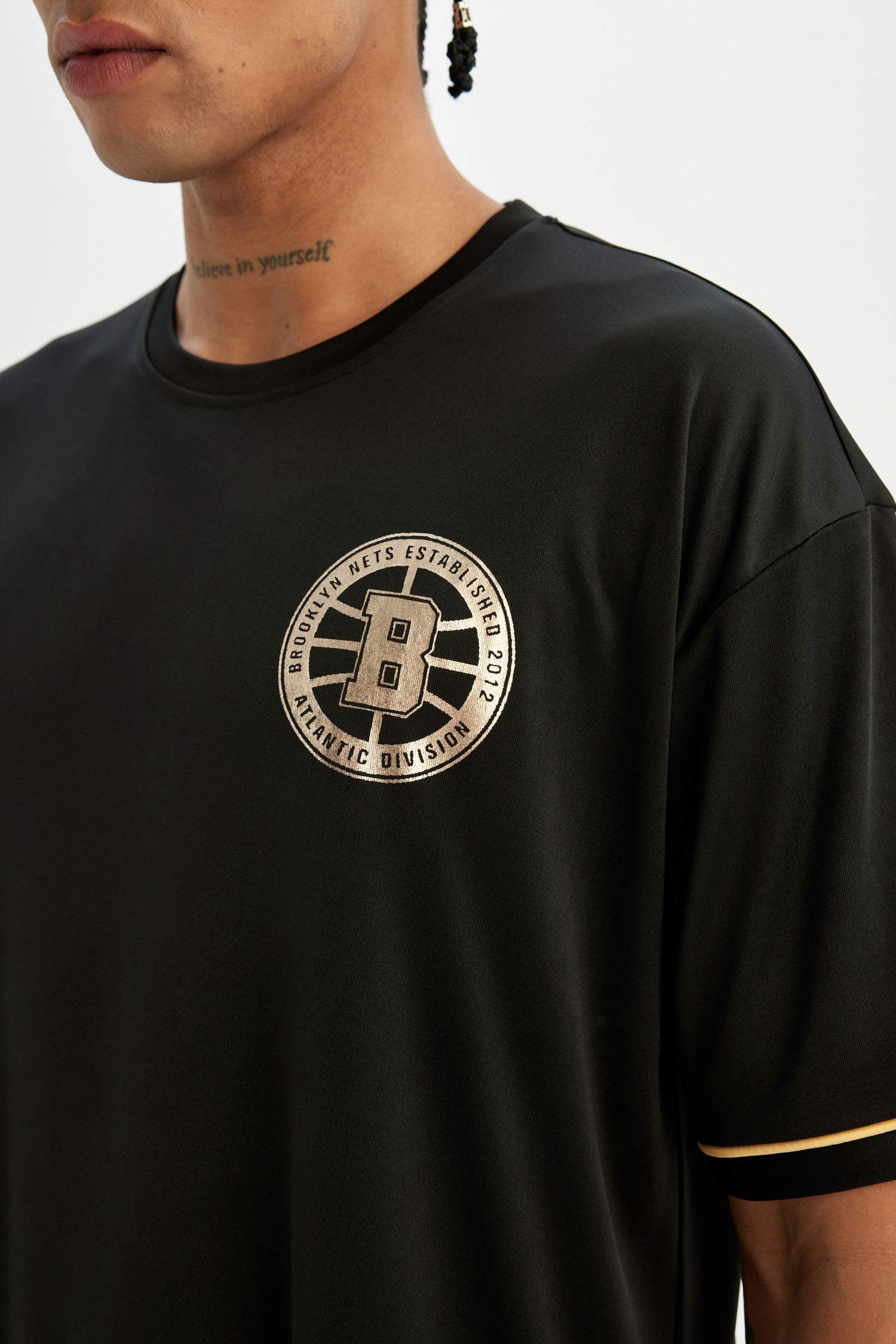 تي شيرت أوفر سايز برقبة مستديرة من NBA Brooklyn Nets