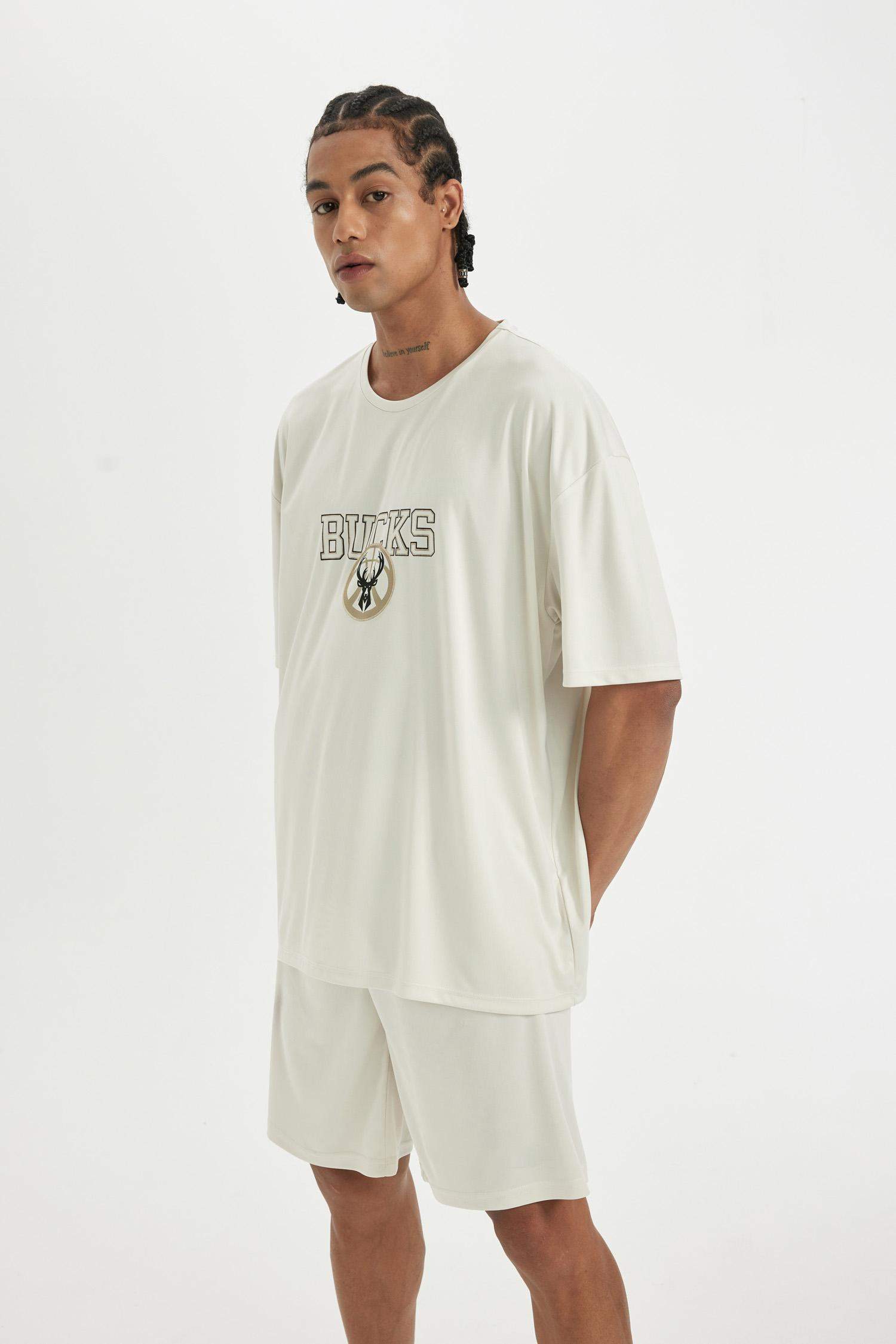 تي شيرت اوفر سايز برقبة مستديرة من ميلووكي باكس