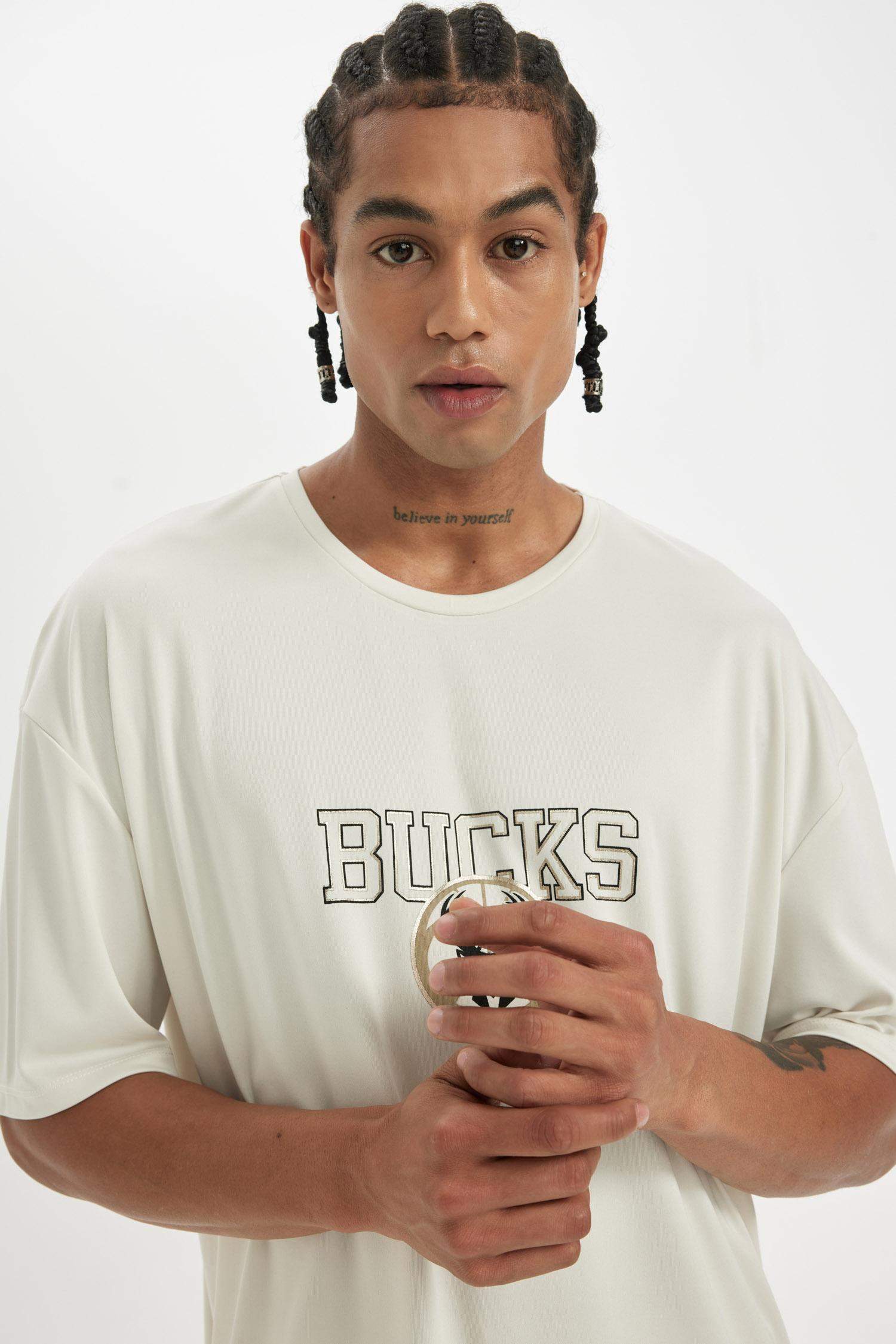 تي شيرت اوفر سايز برقبة مستديرة من ميلووكي باكس