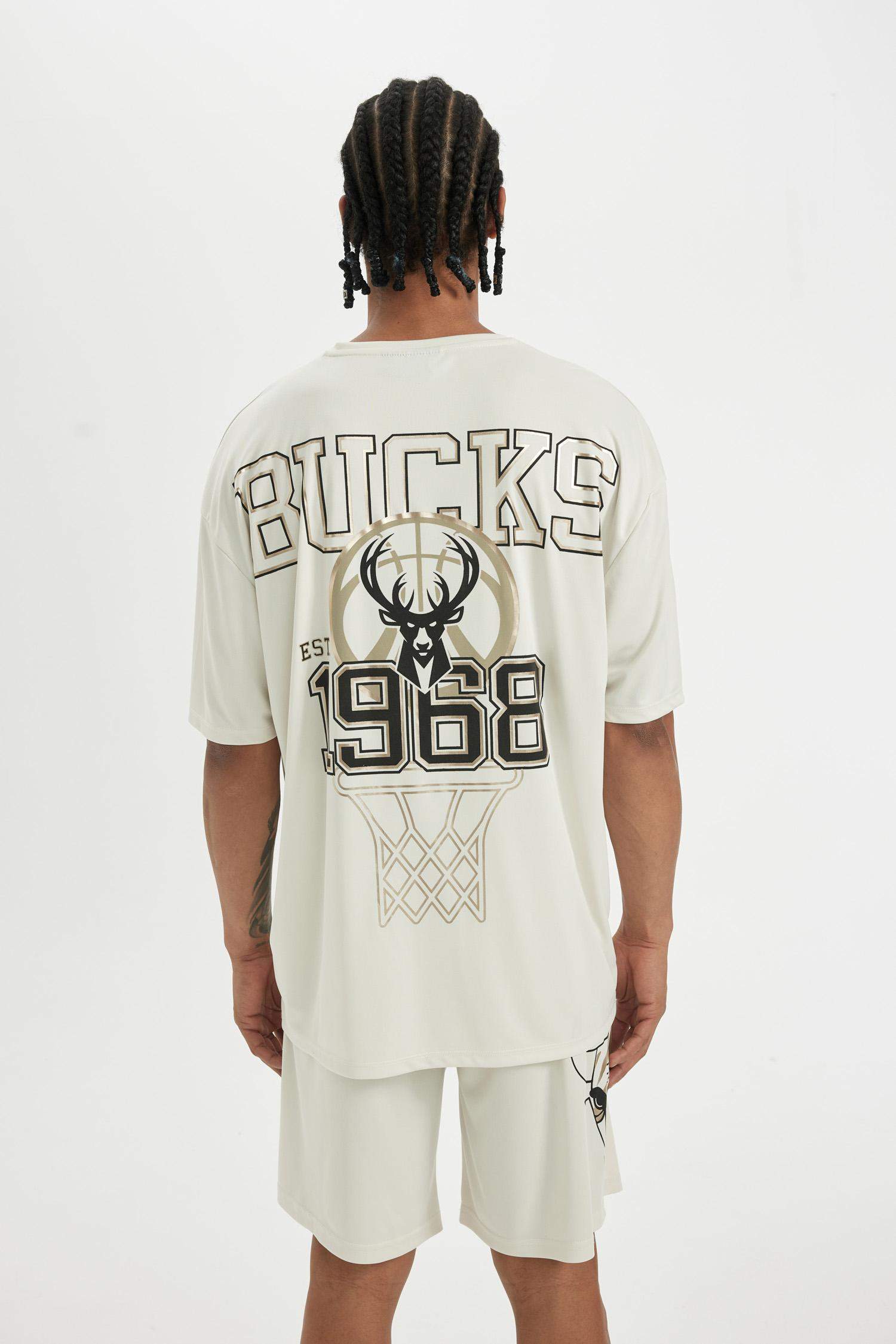 تي شيرت اوفر سايز برقبة مستديرة من ميلووكي باكس