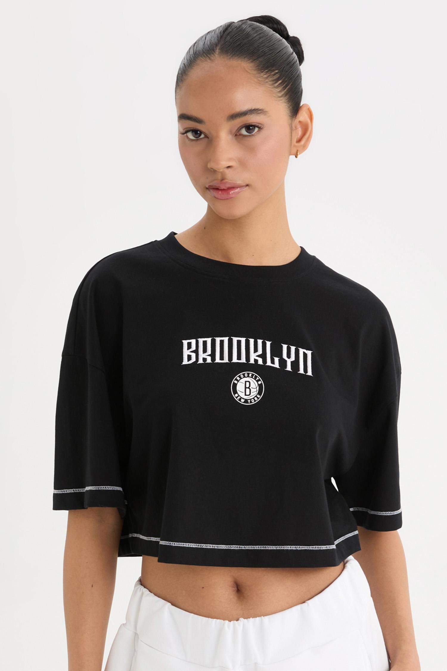 DeFactoFit NBA Brooklyn Nets Crop Bisiklet Yaka Kısa Kollu Tişört