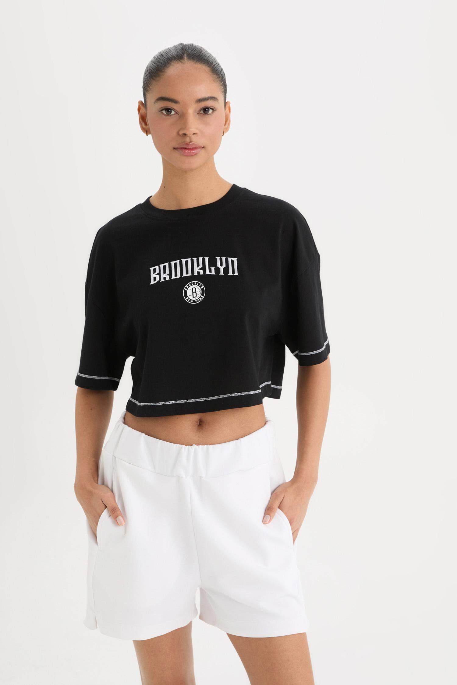 DeFactoFit NBA Brooklyn Nets Crop Bisiklet Yaka Kısa Kollu Tişört