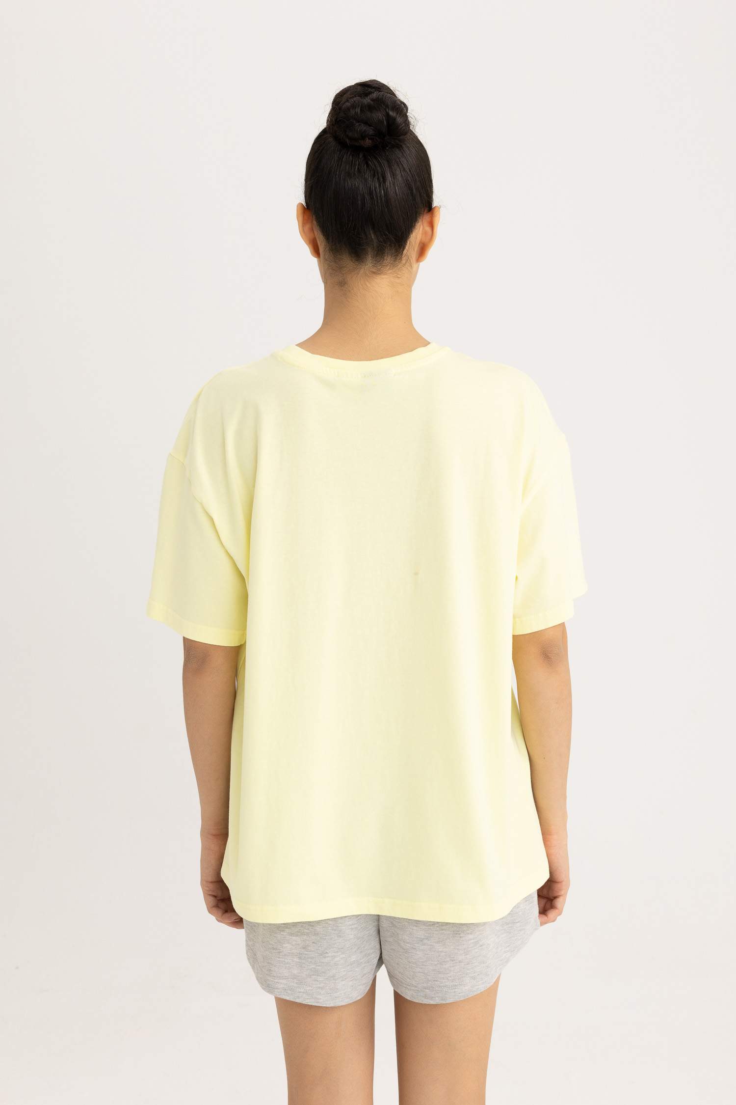 تيشيرت نص كم واسع برقبة مستديرة من NBA