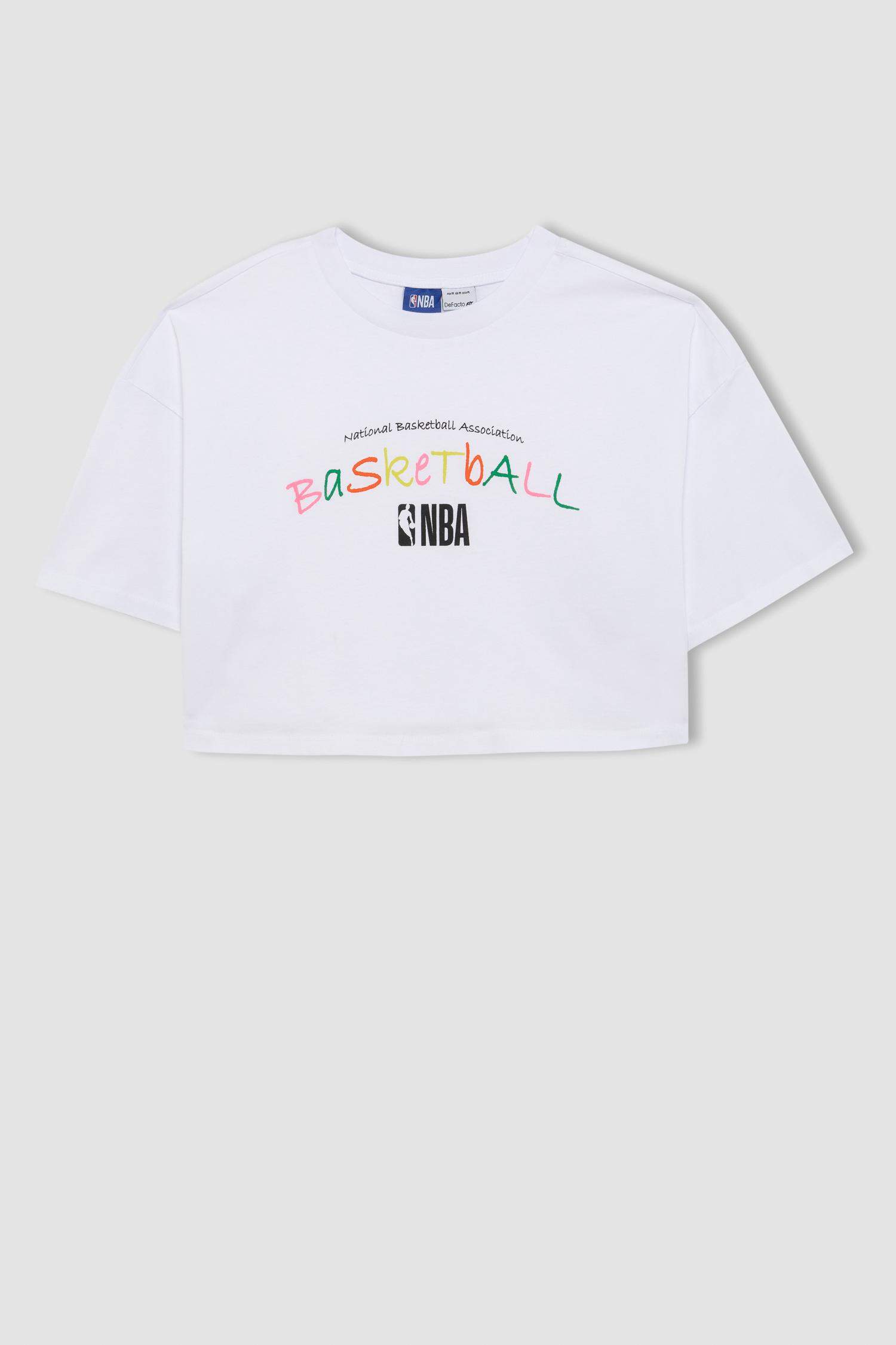 تيشيرت نص كم واسع برقبة مستديرة من NBA