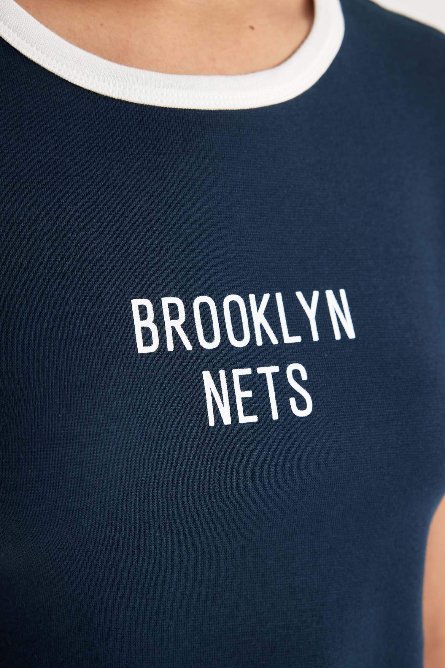 DeFactoFit NBA Brooklyn Nets Crop T-Shirt