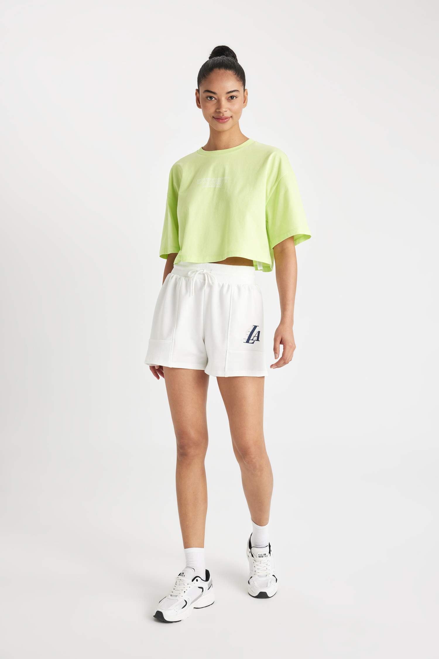 شورت قصير من لوس أنجلوس ليكرز