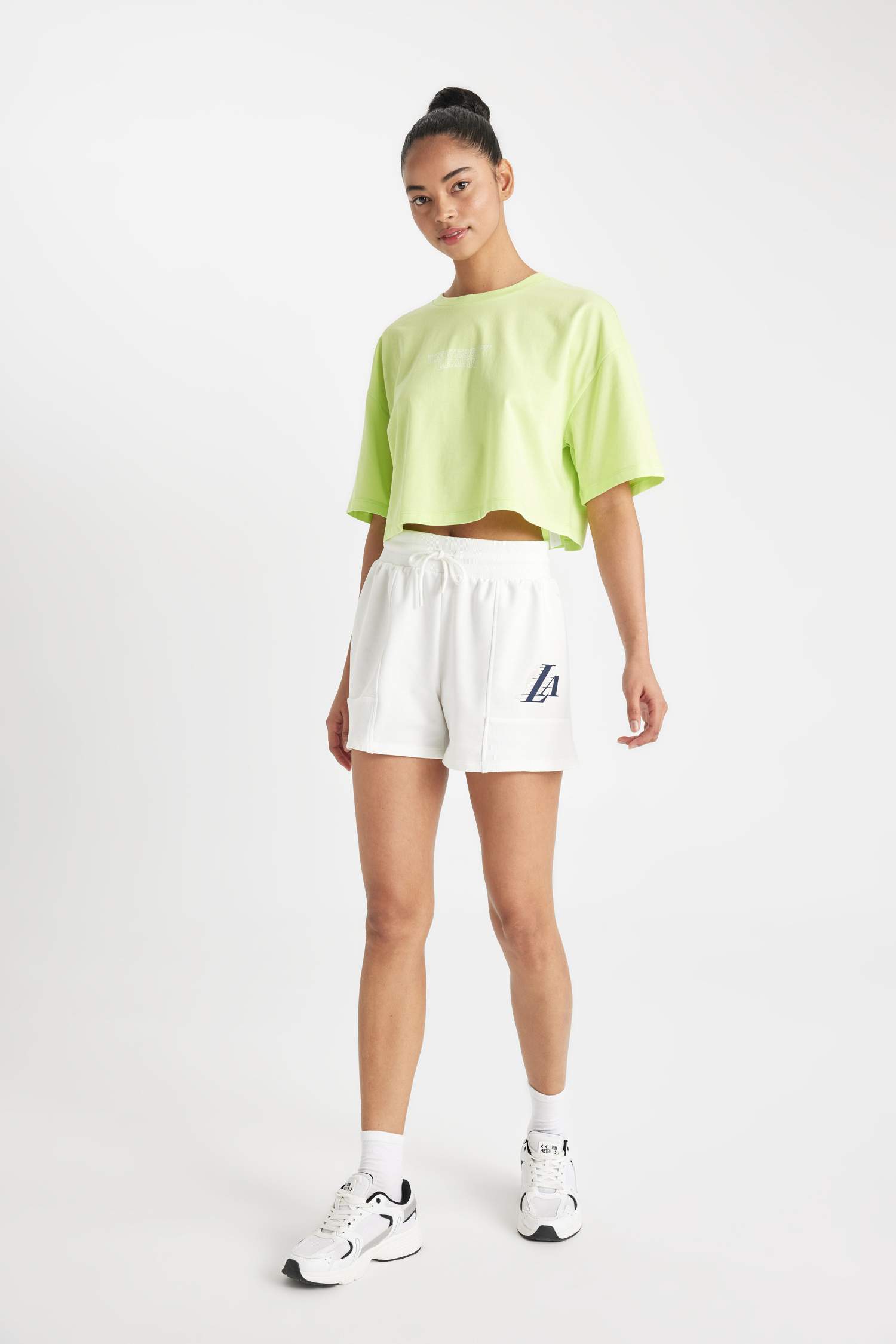 شورت قصير من لوس أنجلوس ليكرز