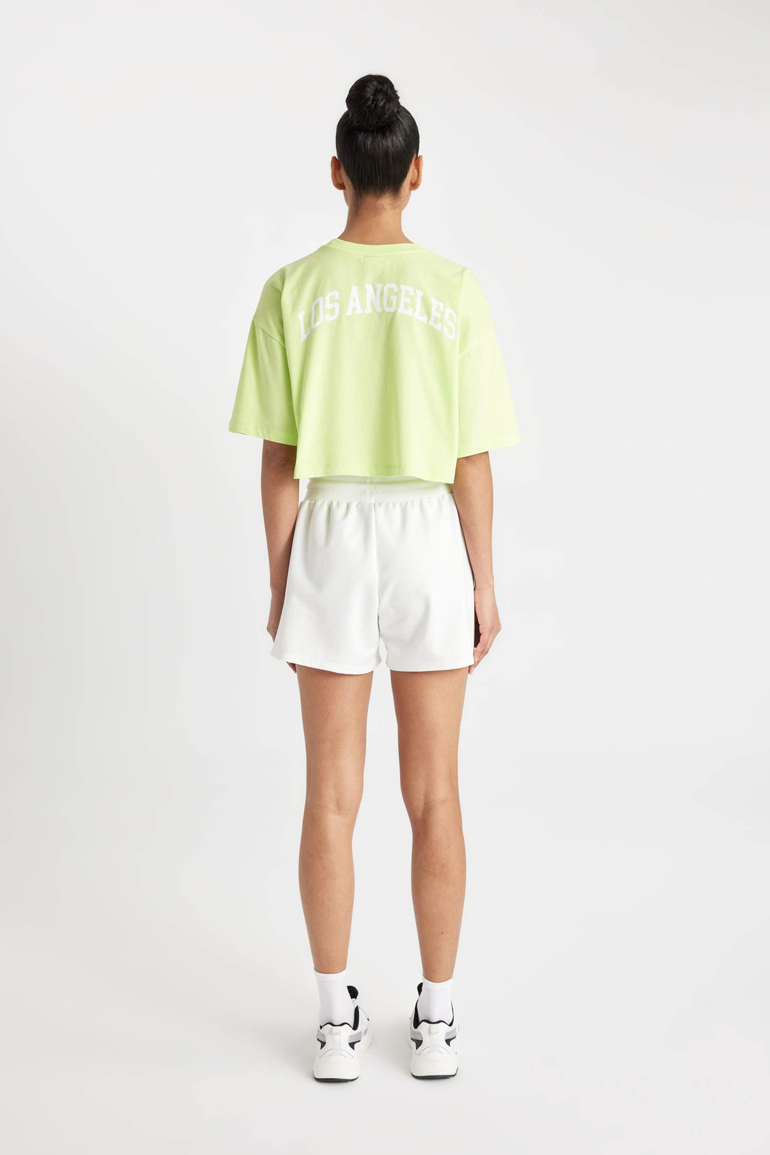 شورت قصير من لوس أنجلوس ليكرز