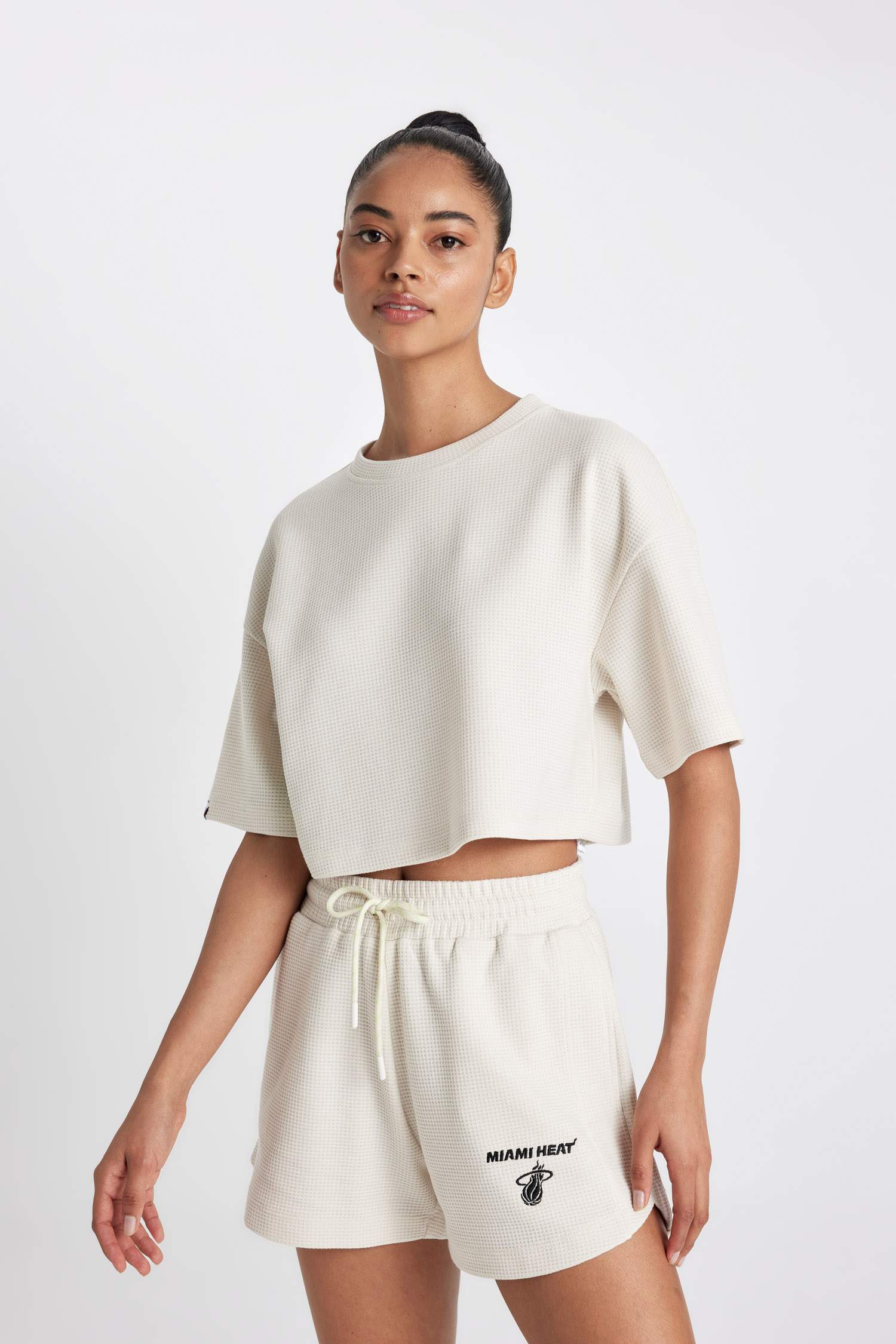 DeFactoFit NBA Miami Heat Short Leg Waffle Shorts