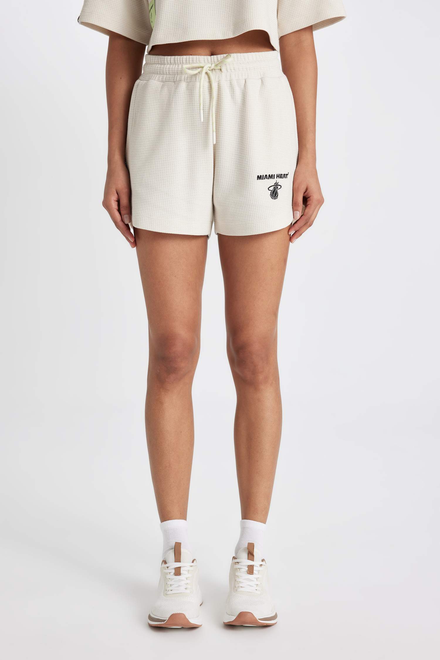 DeFactoFit NBA Miami Heat Short Leg Waffle Shorts