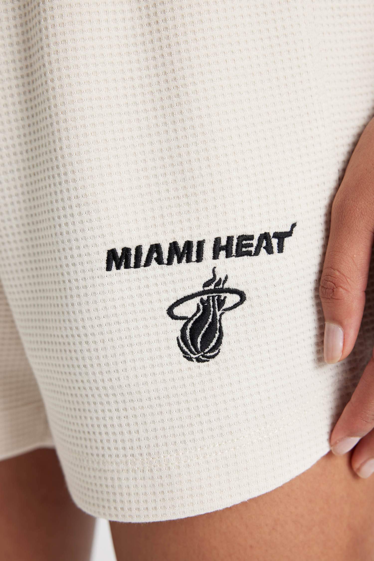 DeFactoFit NBA Miami Heat Short Leg Waffle Shorts