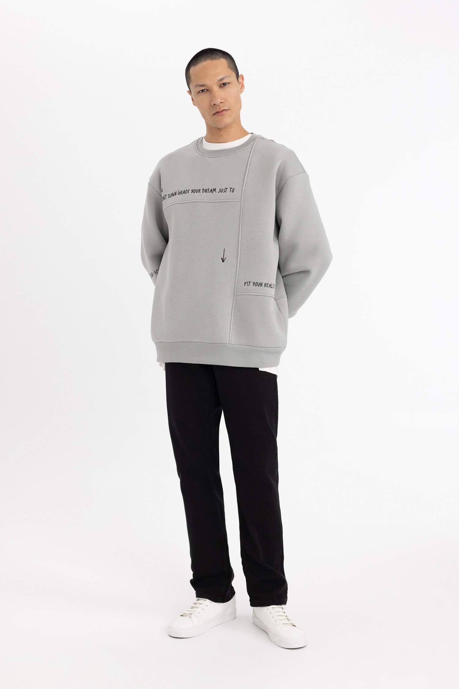 سويت شيرت مطبوع اوفر سايز برقبة مستديرة