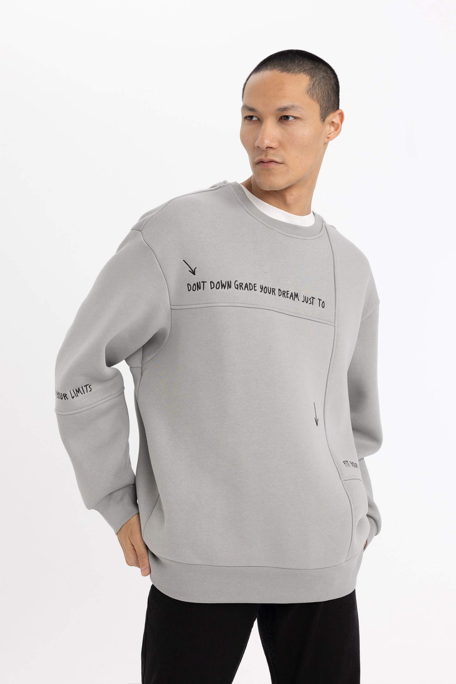 سويت شيرت مطبوع اوفر سايز برقبة مستديرة