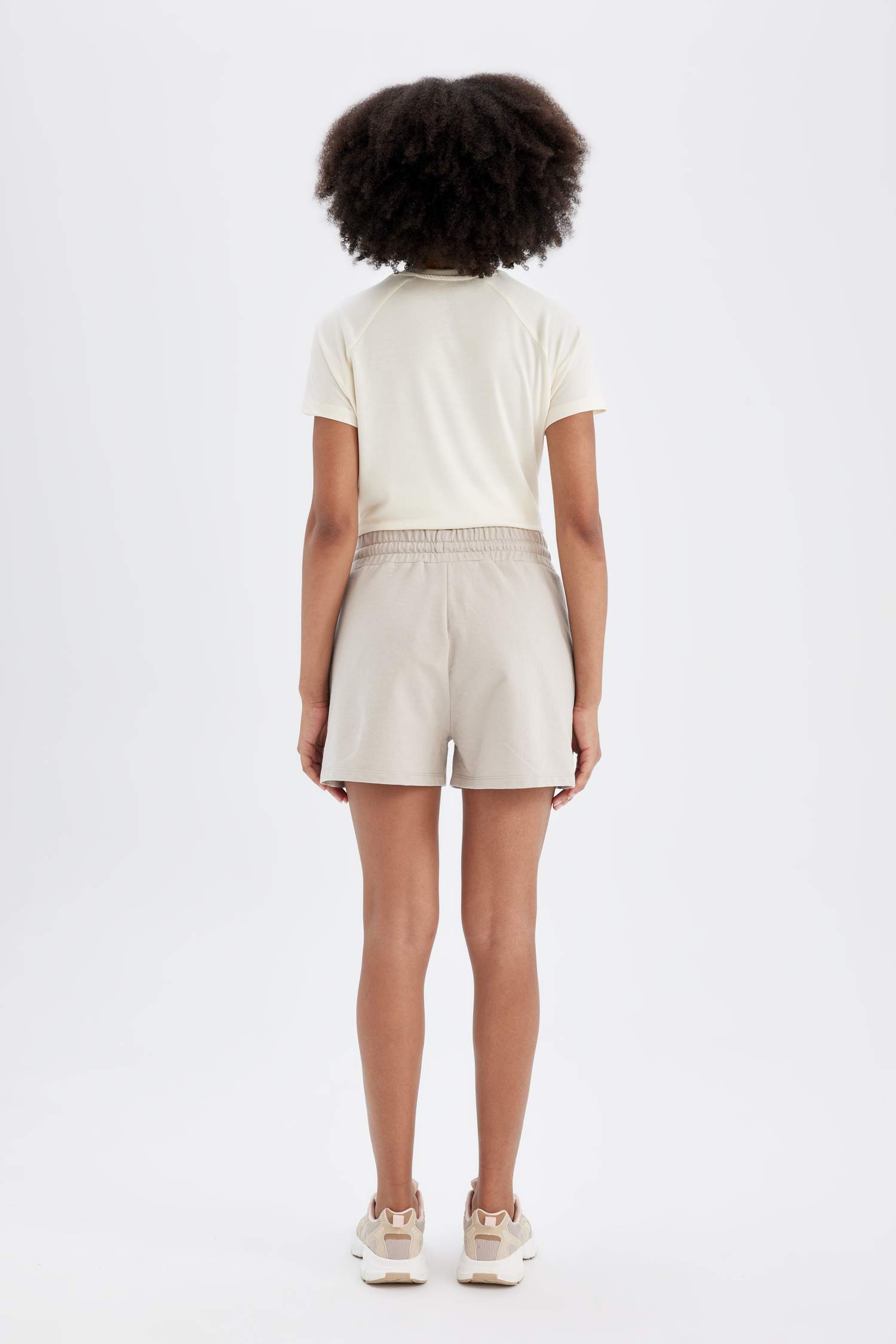 شورت قصير بجيوب من نيويورك نيكس DeFactoFit