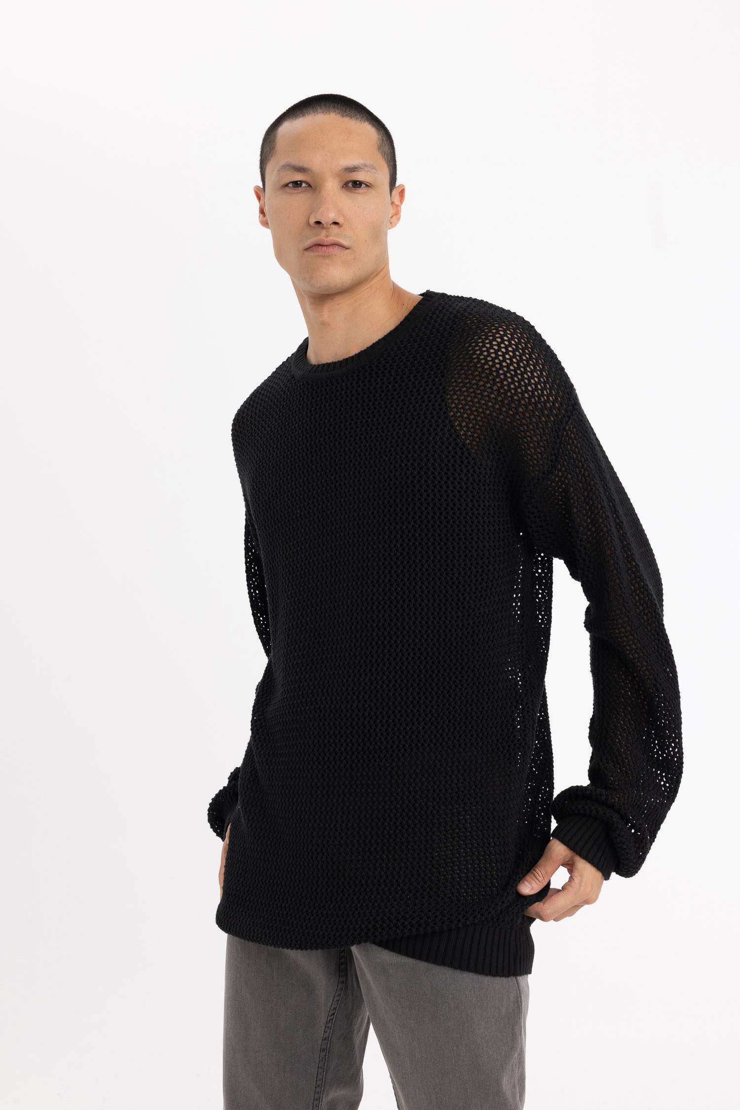 Regular Fit Bisiklet Yaka Kroşe Delikli Triko Sweatshirt