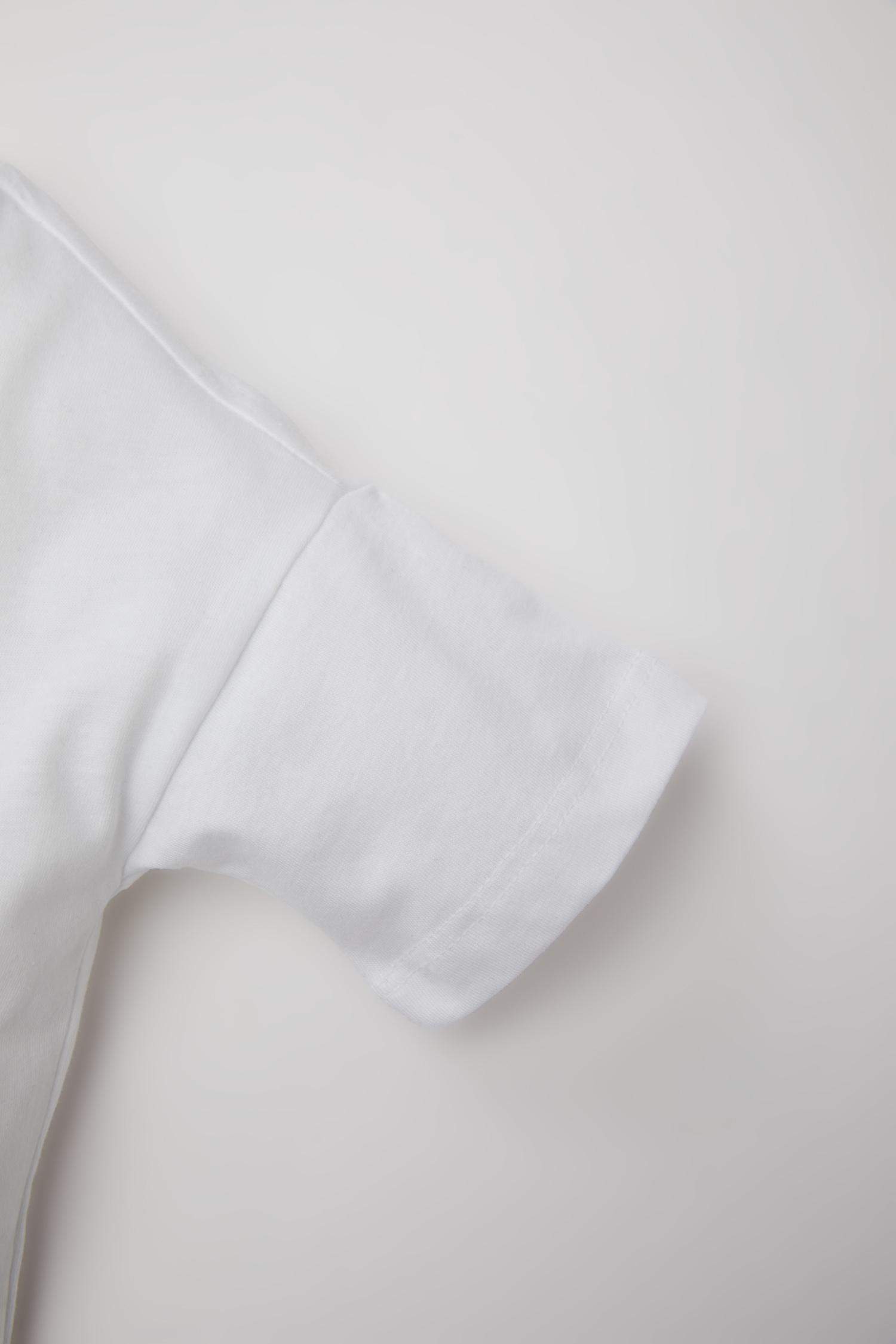 تيشيرت نص كم مطبوع قصة عادية