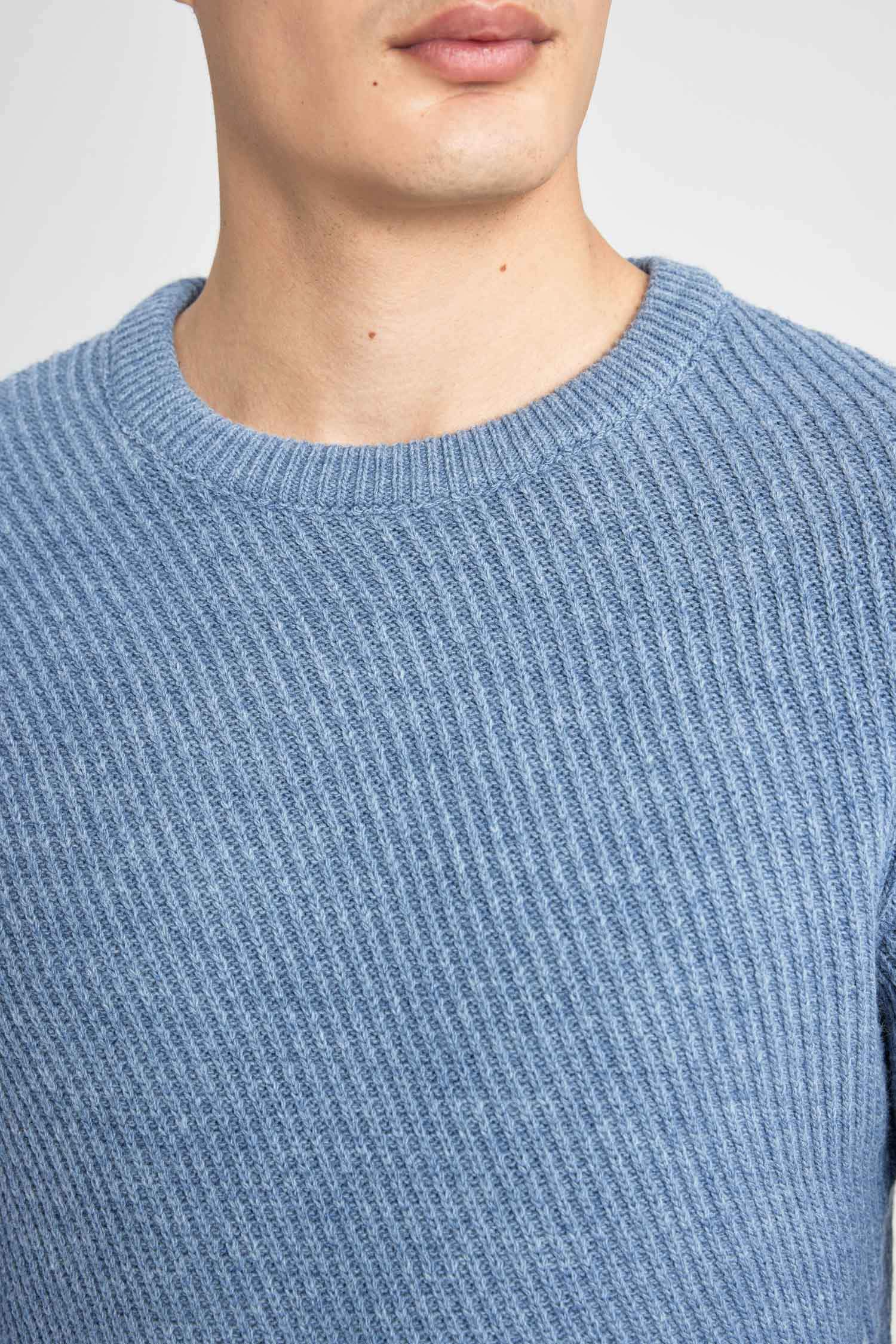 بلوفر تريكو قصة عادية برقبة مستديرة