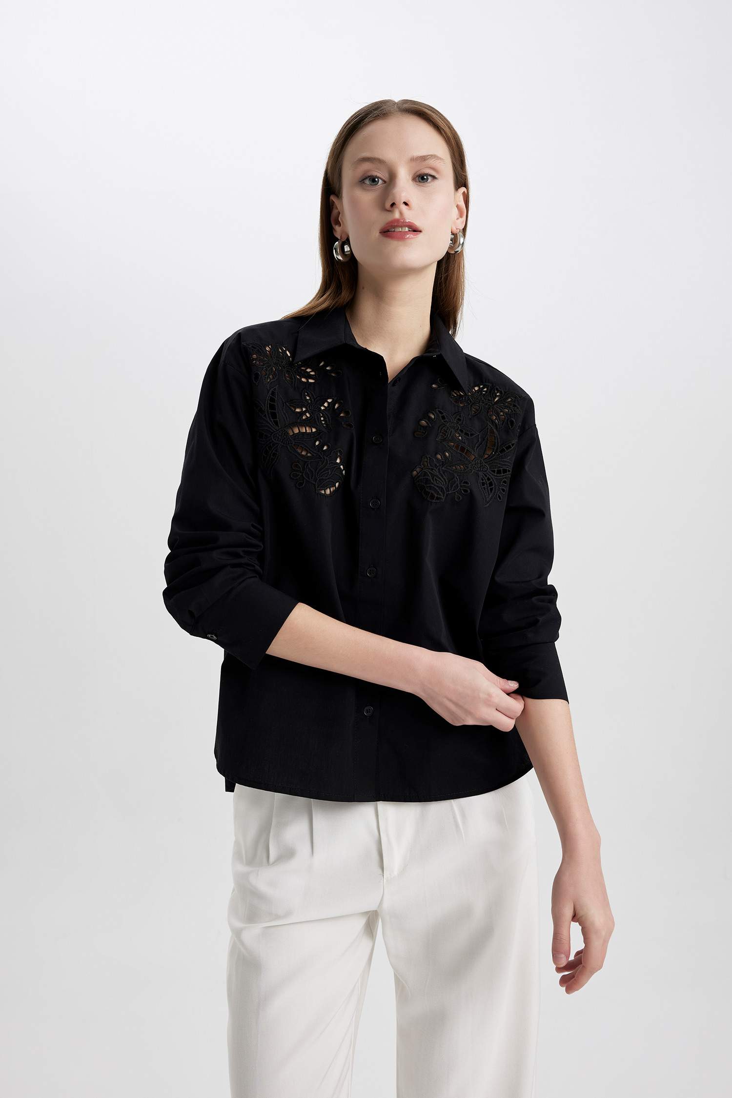 Oversize Geniş Kalıp Delikli Poplin Uzun Kollu Siyah Gömlek