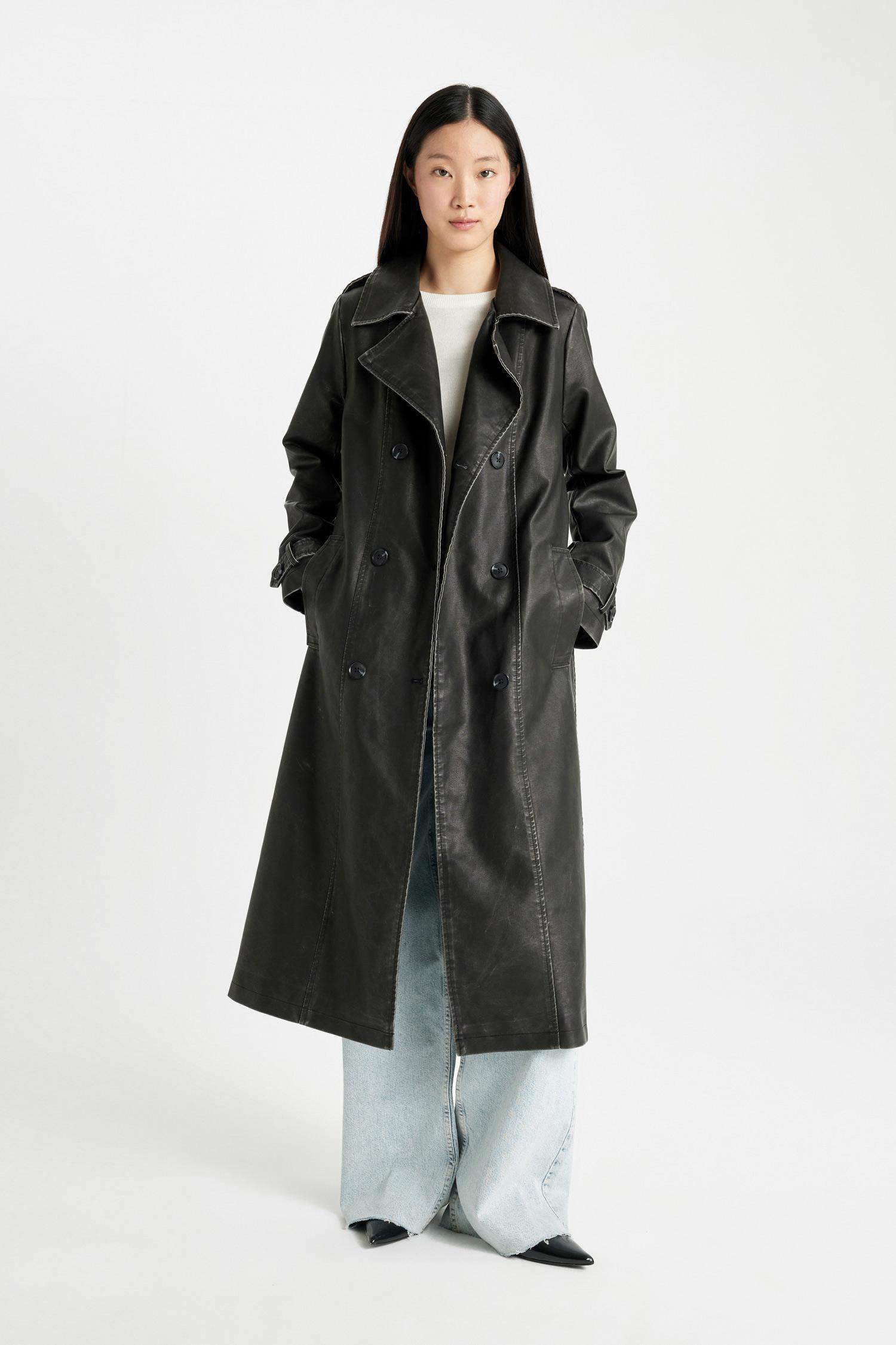 Su Geçirmez Regular Kalıp Kemerli Cepli Eskitme Suni Deri Uzun Trençkot