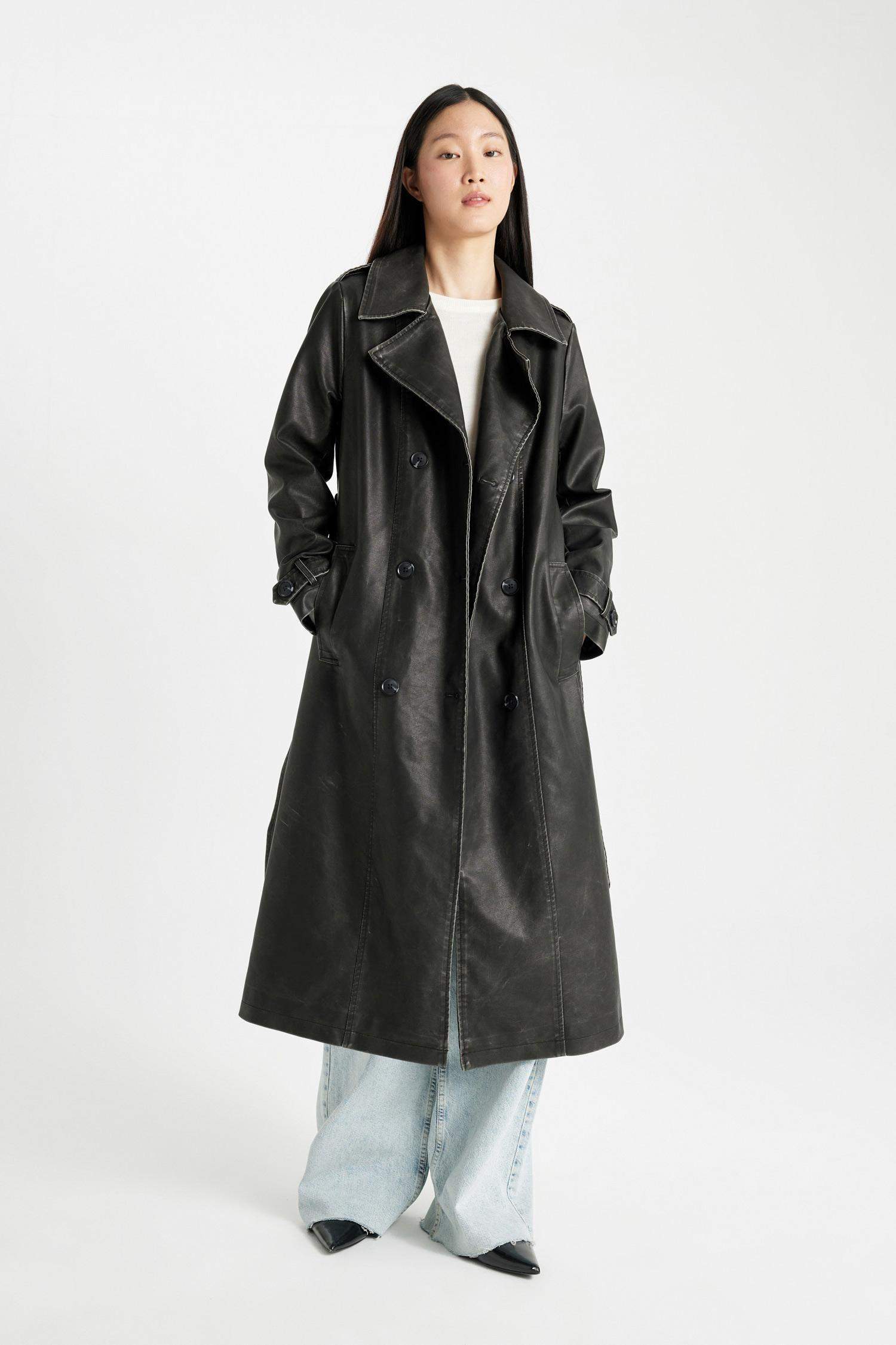 Su Geçirmez Regular Kalıp Kemerli Cepli Eskitme Suni Deri Uzun Trençkot