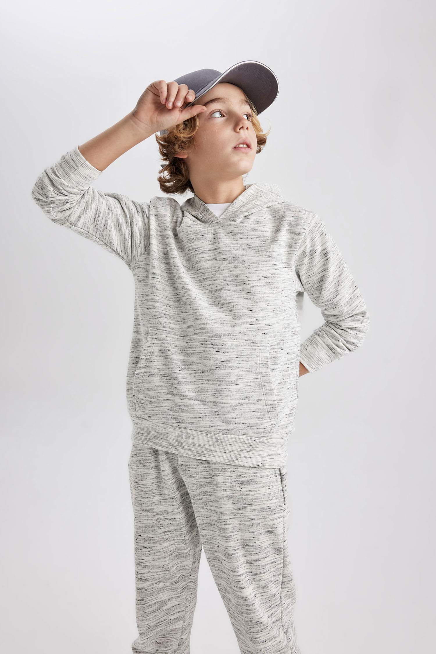 سويت شيرت ولادي بجيب