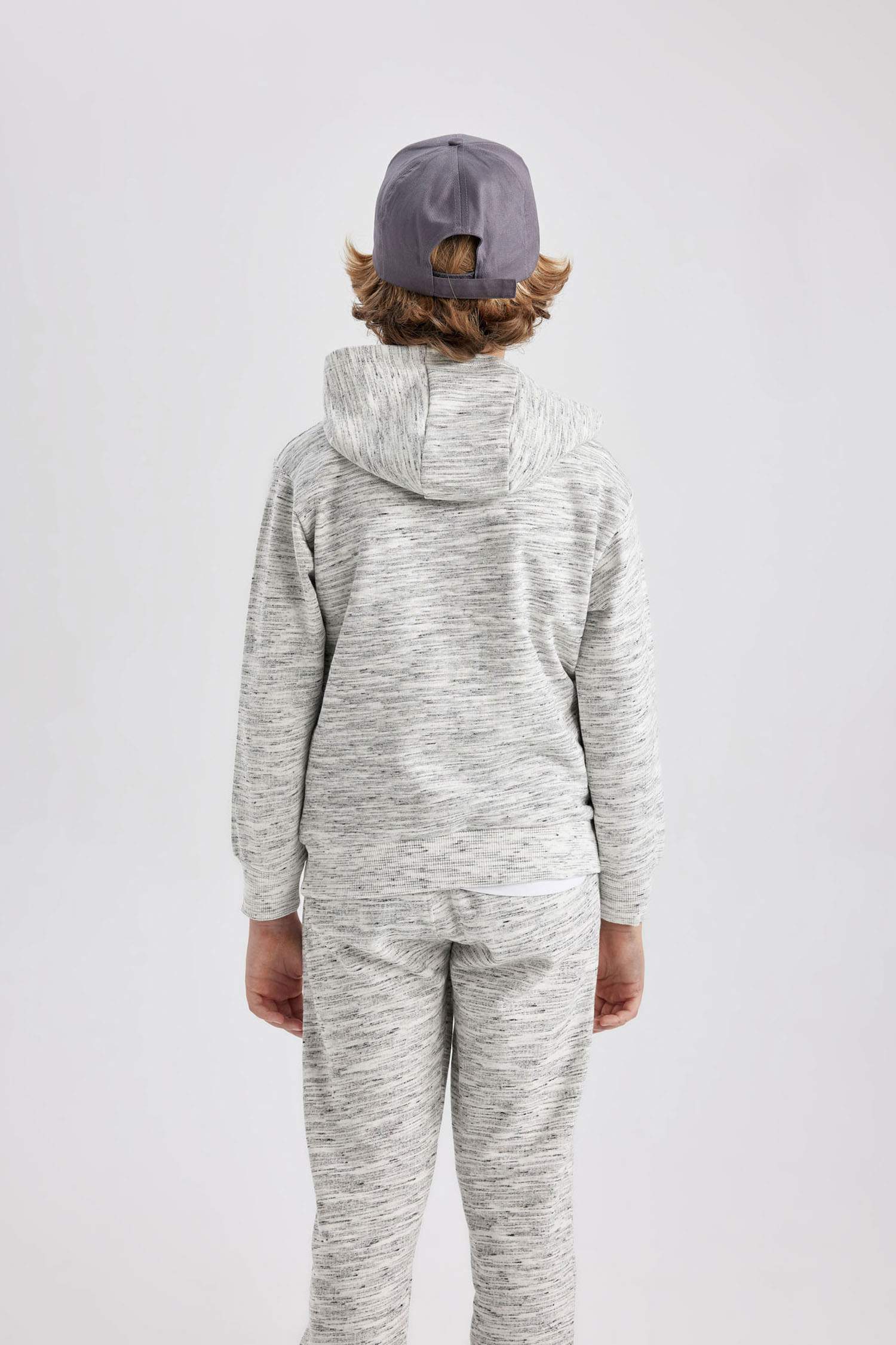 سويت شيرت ولادي بجيب