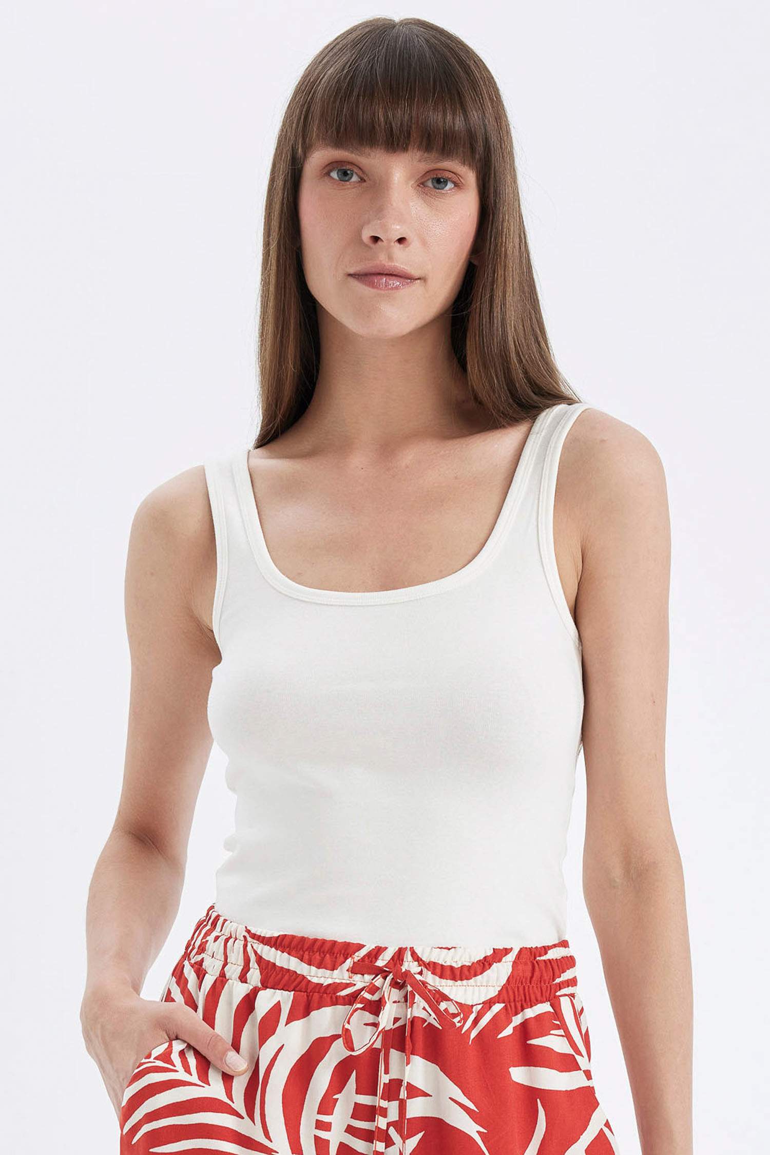 Slim Fit Dar Kesim U Yaka Ribana Basic Düz Atlet